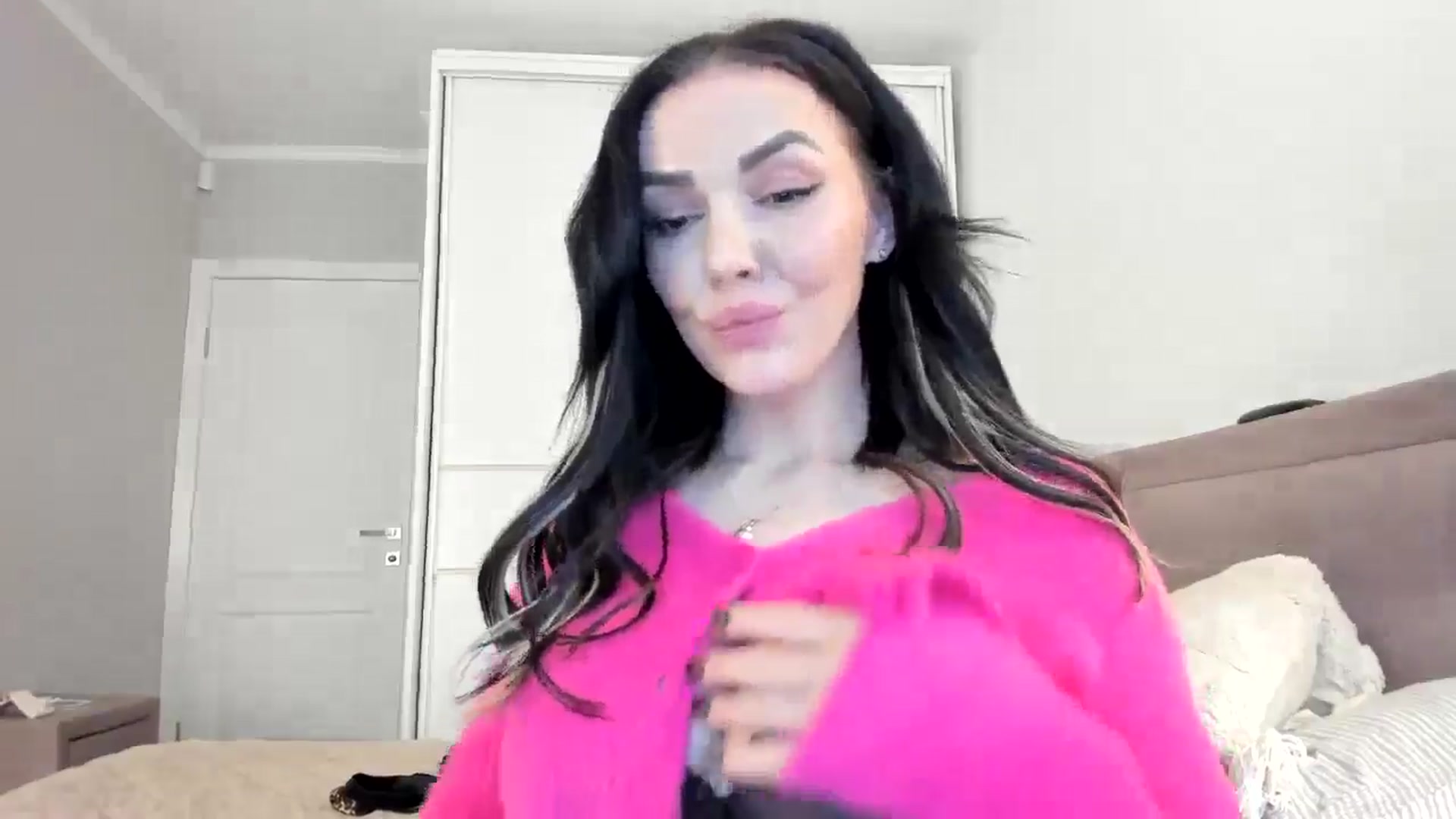 Gallery image thumbnail from MissNelly_'s myfreecams stream on, 04/15/2025, 15:22 image 19 of 20