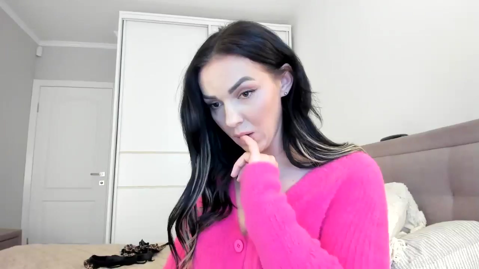 Gallery image thumbnail from MissNelly_'s myfreecams stream on, 04/15/2025, 15:22 image 2 of 20