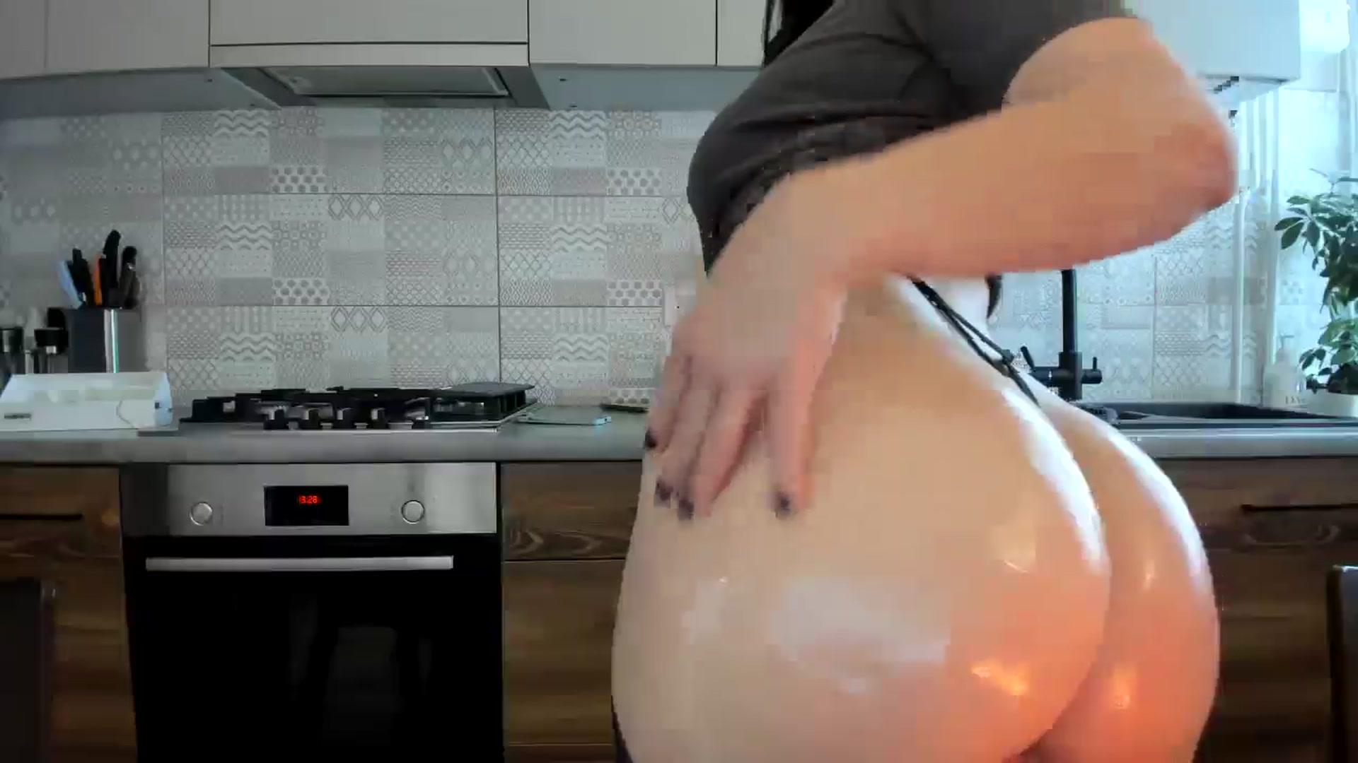 Gallery image thumbnail from MissNelly_'s myfreecams stream on, 04/24/2025, 09:31 image 18 of 20