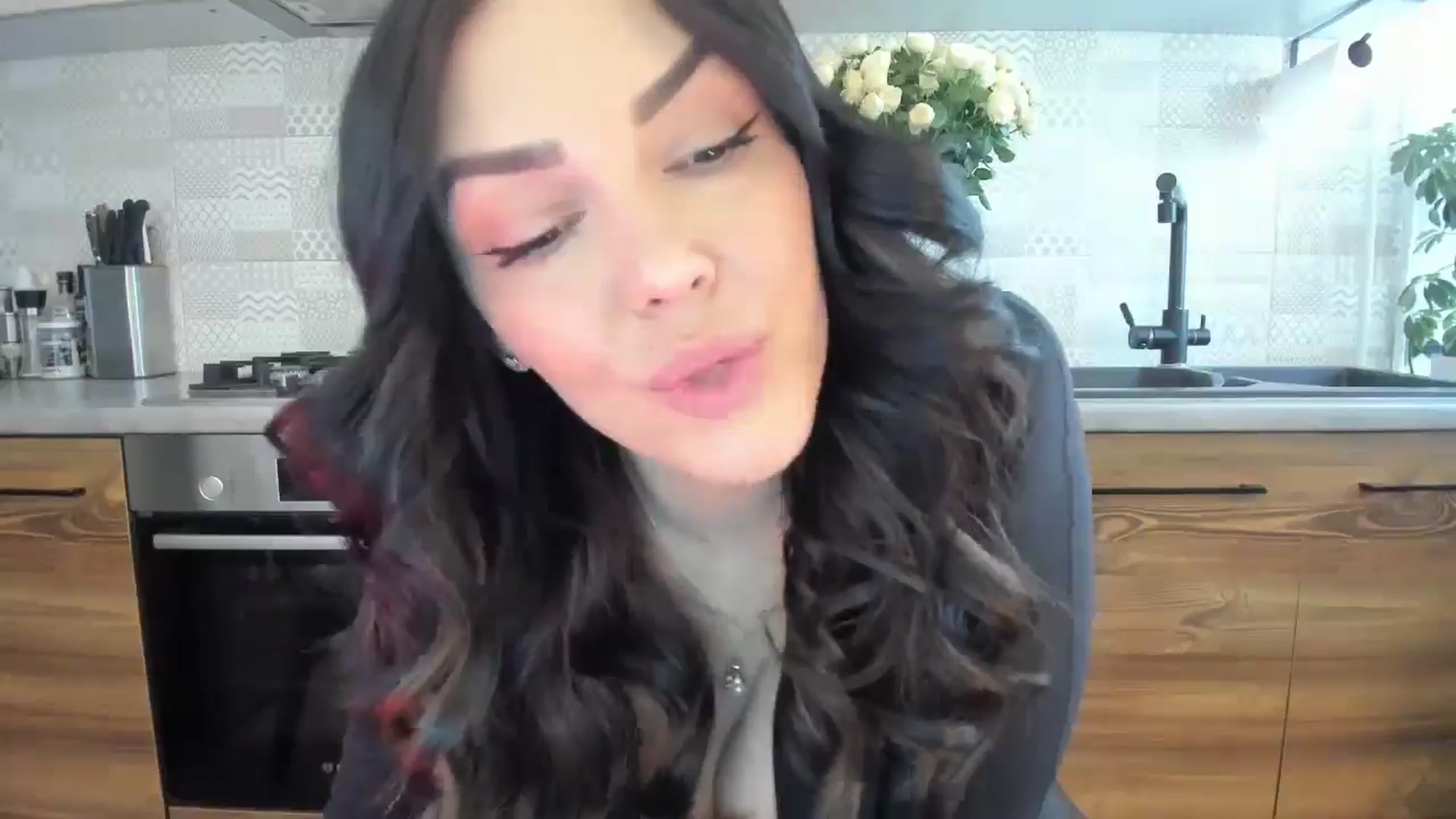 Gallery image thumbnail from MissNelly_'s myfreecams stream on, 05/13/2025, 14:04 image 13 of 20