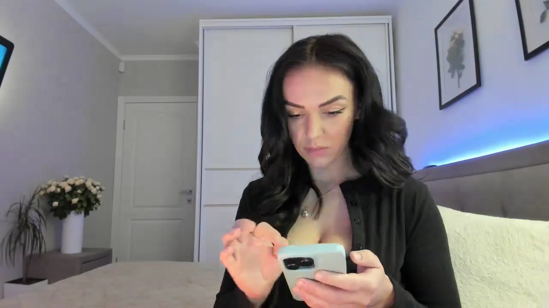 Gallery image thumbnail from MissNelly_'s myfreecams stream on, 05/14/2025, 14:02 image 14 of 20