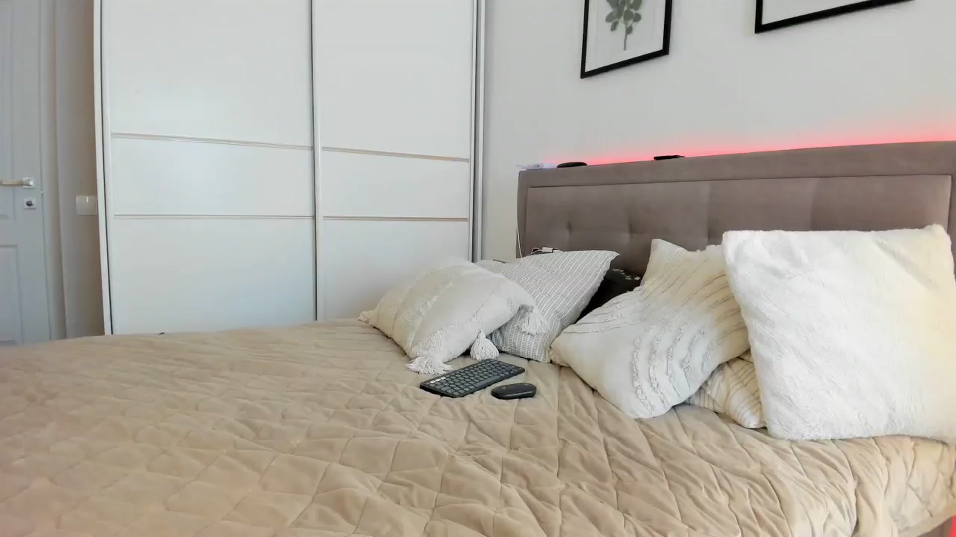 Gallery image thumbnail from MissNelly_'s myfreecams stream on, 05/15/2025, 11:34 image 13 of 20