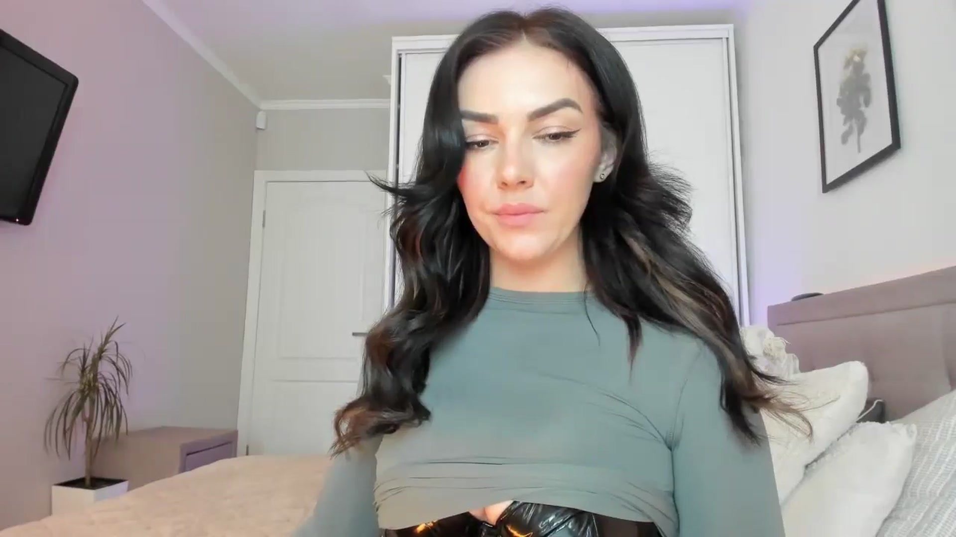 Gallery image thumbnail from MissNelly_'s myfreecams stream on, 05/17/2025, 11:17 image 12 of 20