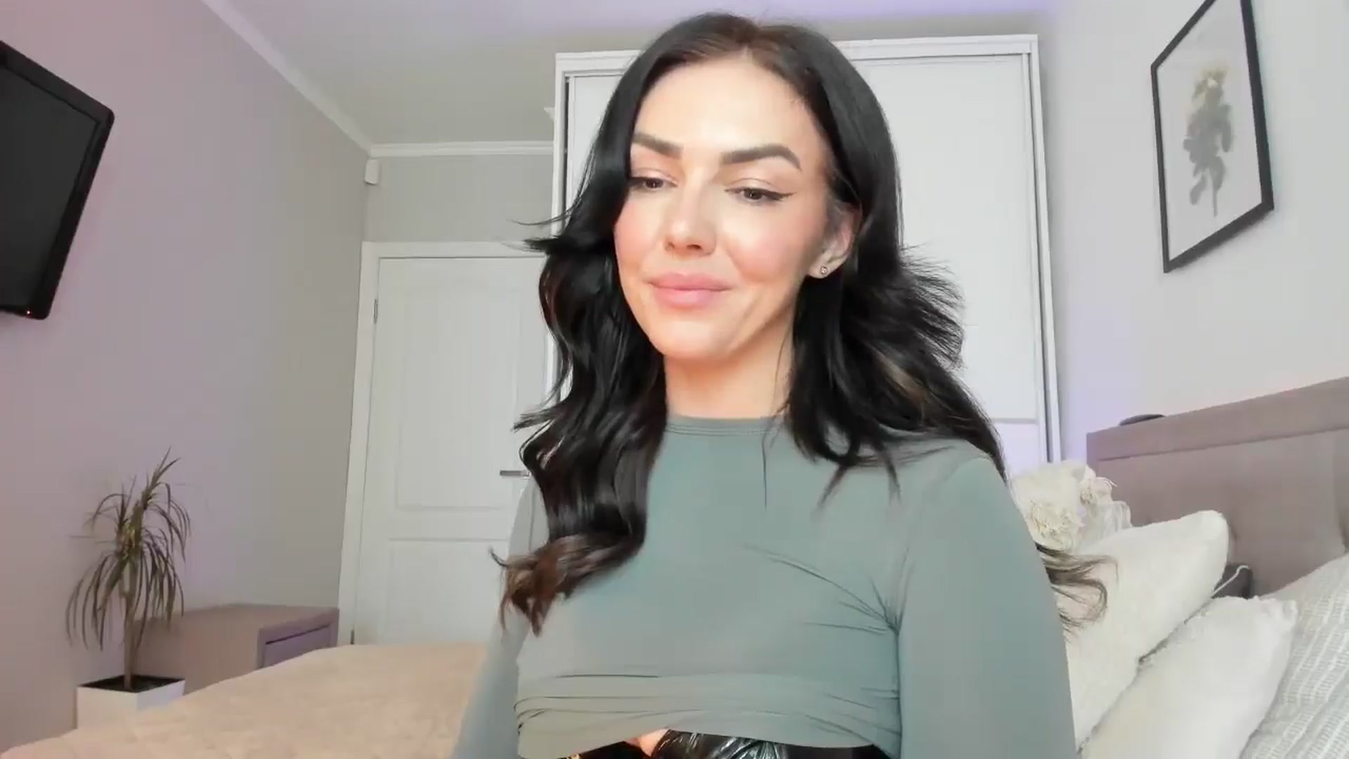 Gallery image thumbnail from MissNelly_'s myfreecams stream on, 05/17/2025, 11:17 image 15 of 20