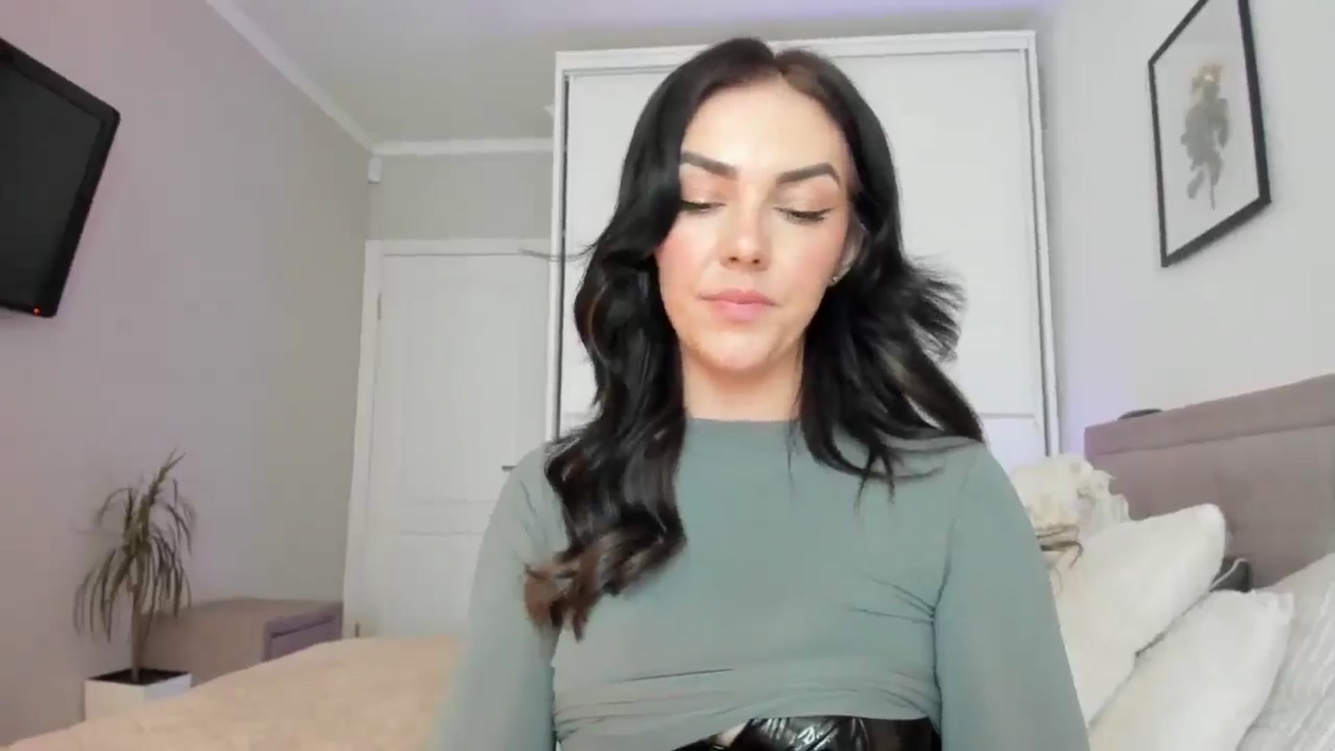 Gallery image thumbnail from MissNelly_'s myfreecams stream on, 05/17/2025, 11:17 image 18 of 20