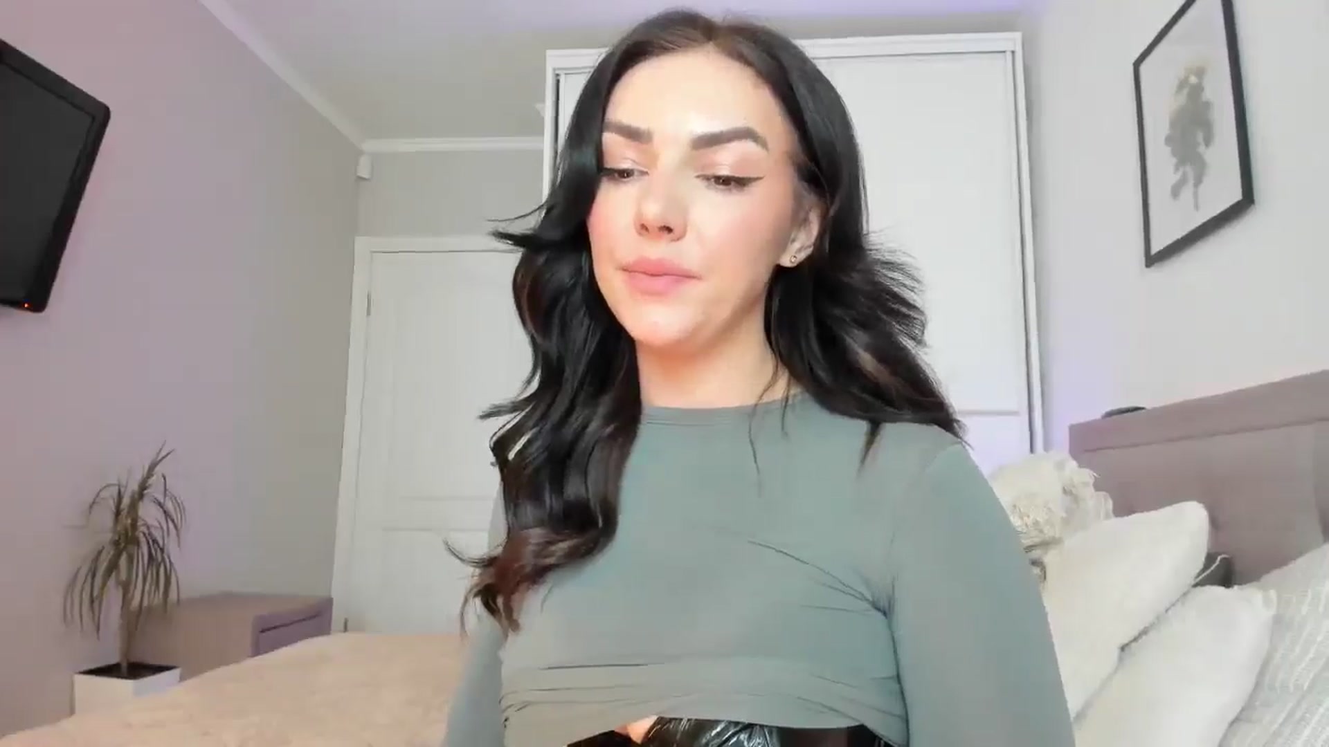 Gallery image thumbnail from MissNelly_'s myfreecams stream on, 05/17/2025, 11:17 image 14 of 20