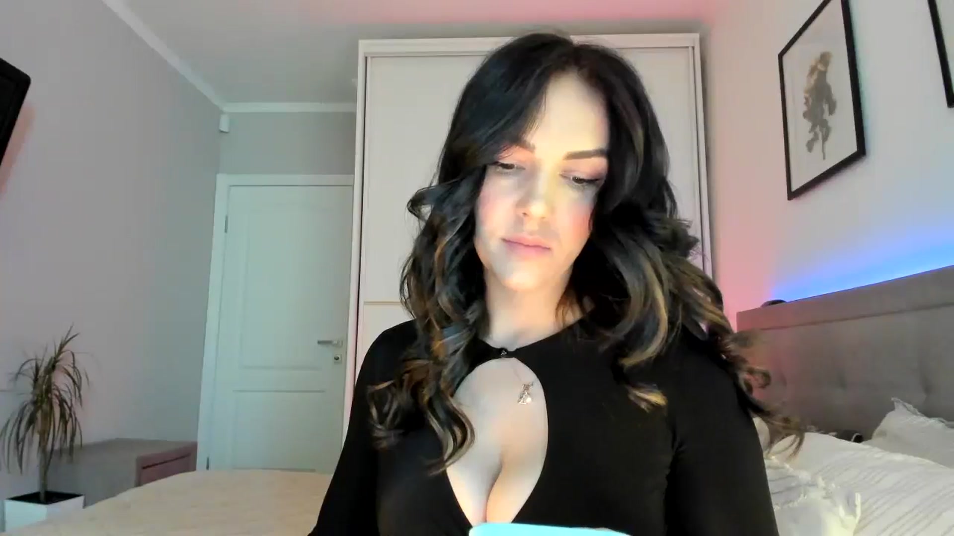Gallery image thumbnail from MissNelly_'s myfreecams stream on, 05/19/2025, 11:49 image 16 of 20