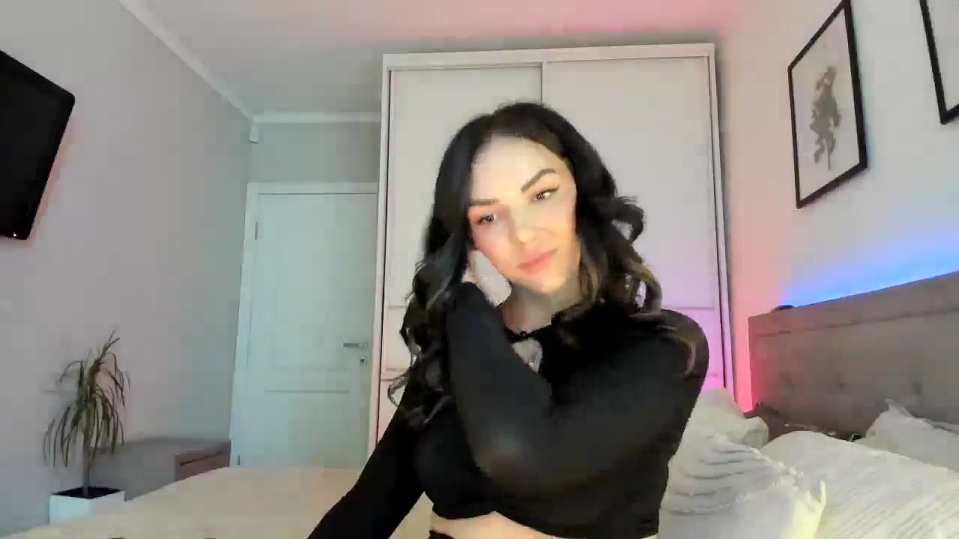 Gallery image thumbnail from MissNelly_'s myfreecams stream on, 05/19/2025, 11:49 image 14 of 20