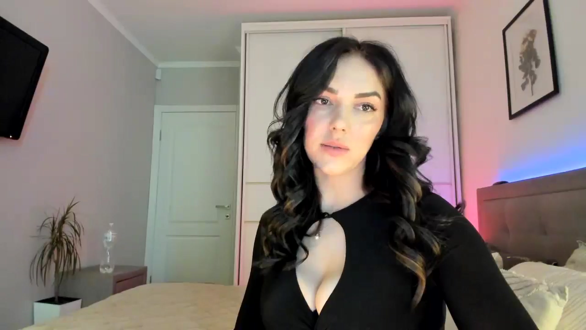 Gallery image thumbnail from MissNelly_'s myfreecams stream on, 05/19/2025, 11:49 image 5 of 20