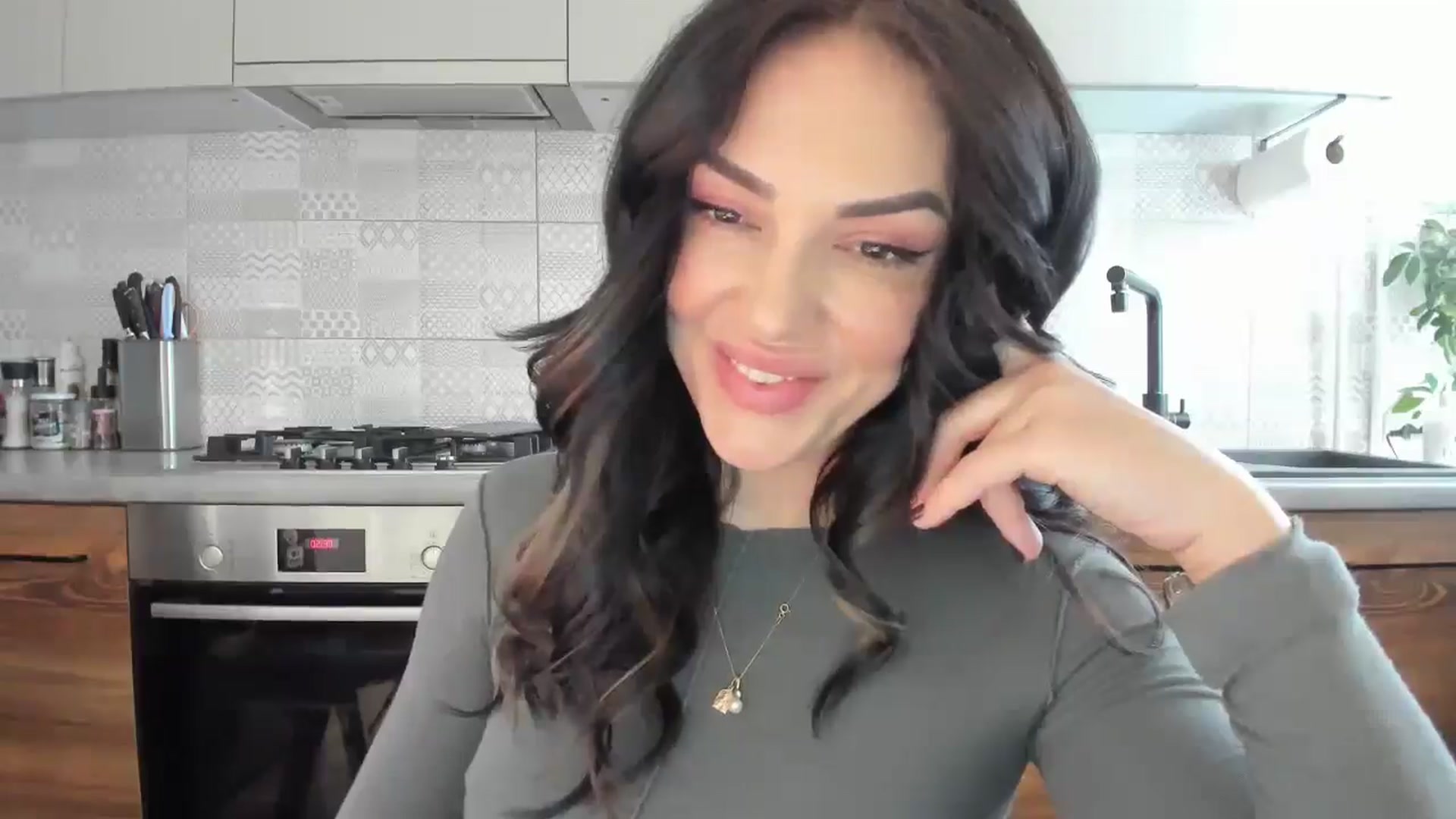 Gallery image thumbnail from MissNelly_'s myfreecams stream on, 05/21/2025, 10:19 image 6 of 20