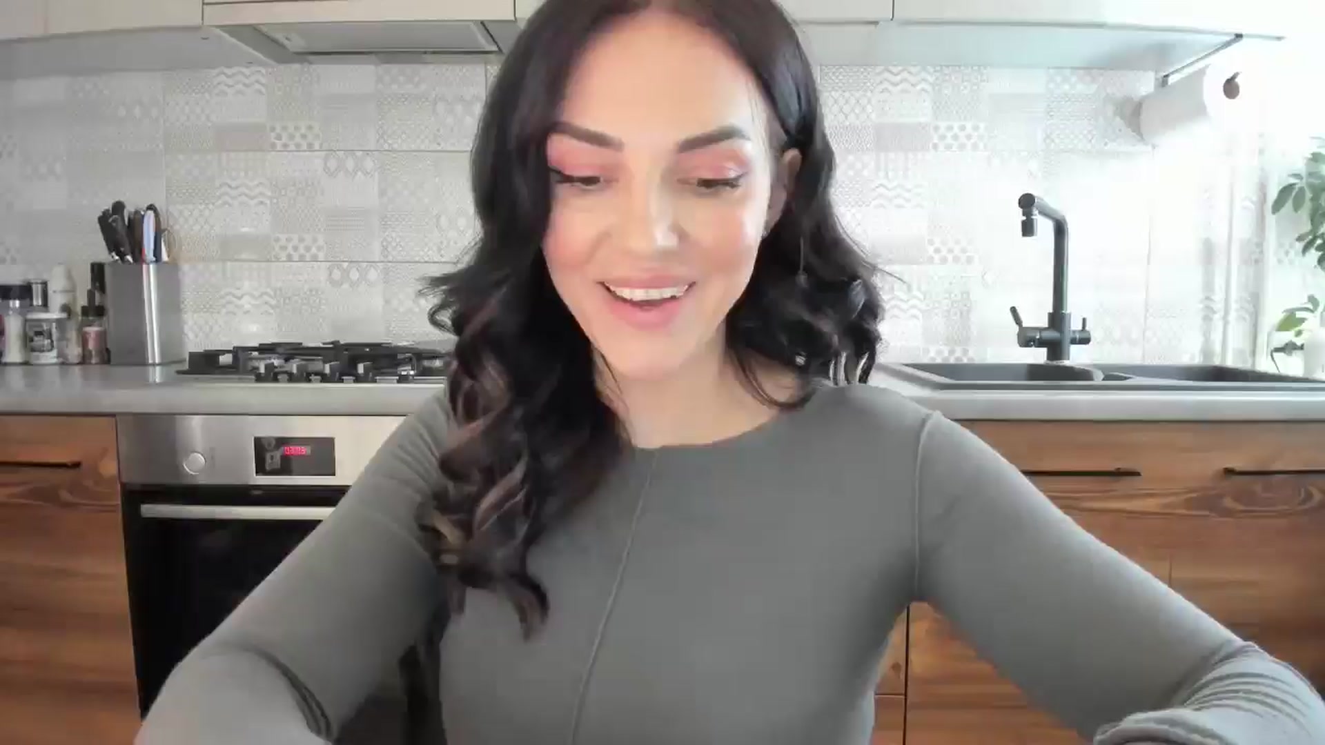 Gallery image thumbnail from MissNelly_'s myfreecams stream on, 05/21/2025, 10:19 image 19 of 20