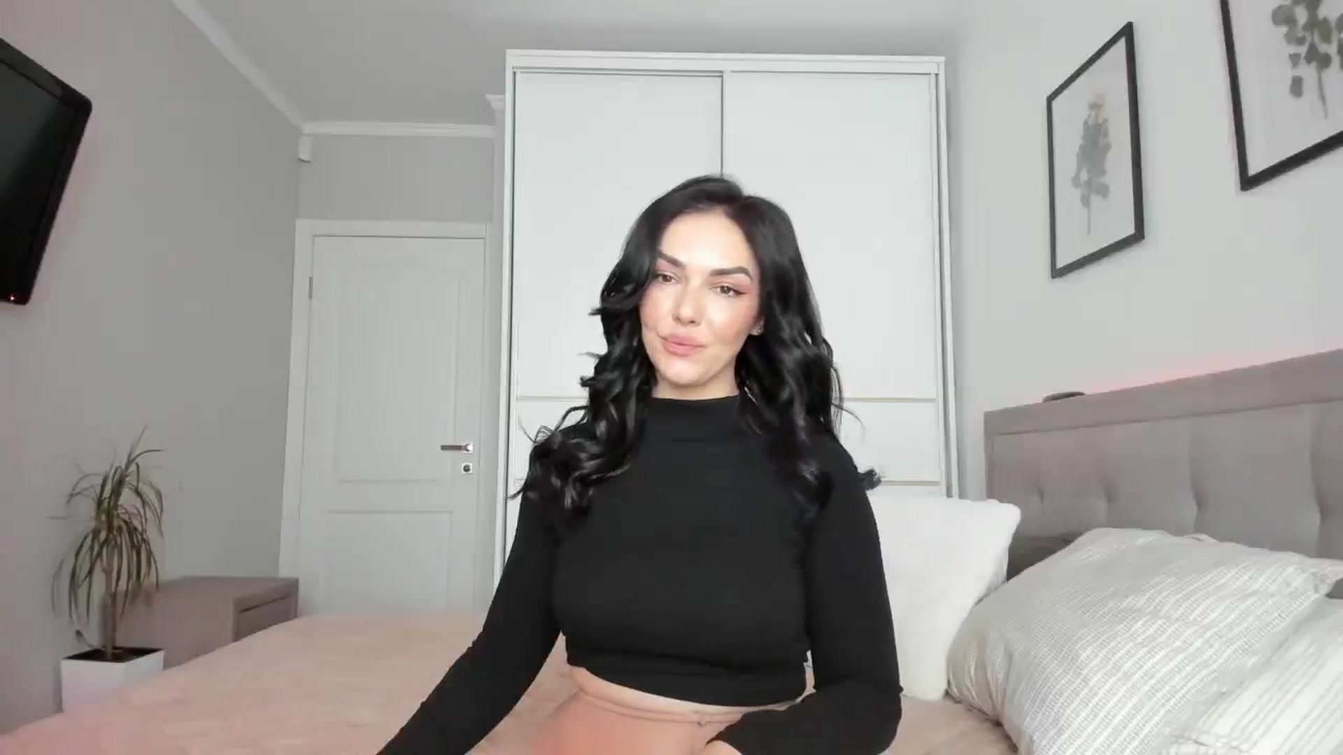 Gallery image thumbnail from MissNelly_'s myfreecams stream on, 05/24/2025, 12:32 image 3 of 20