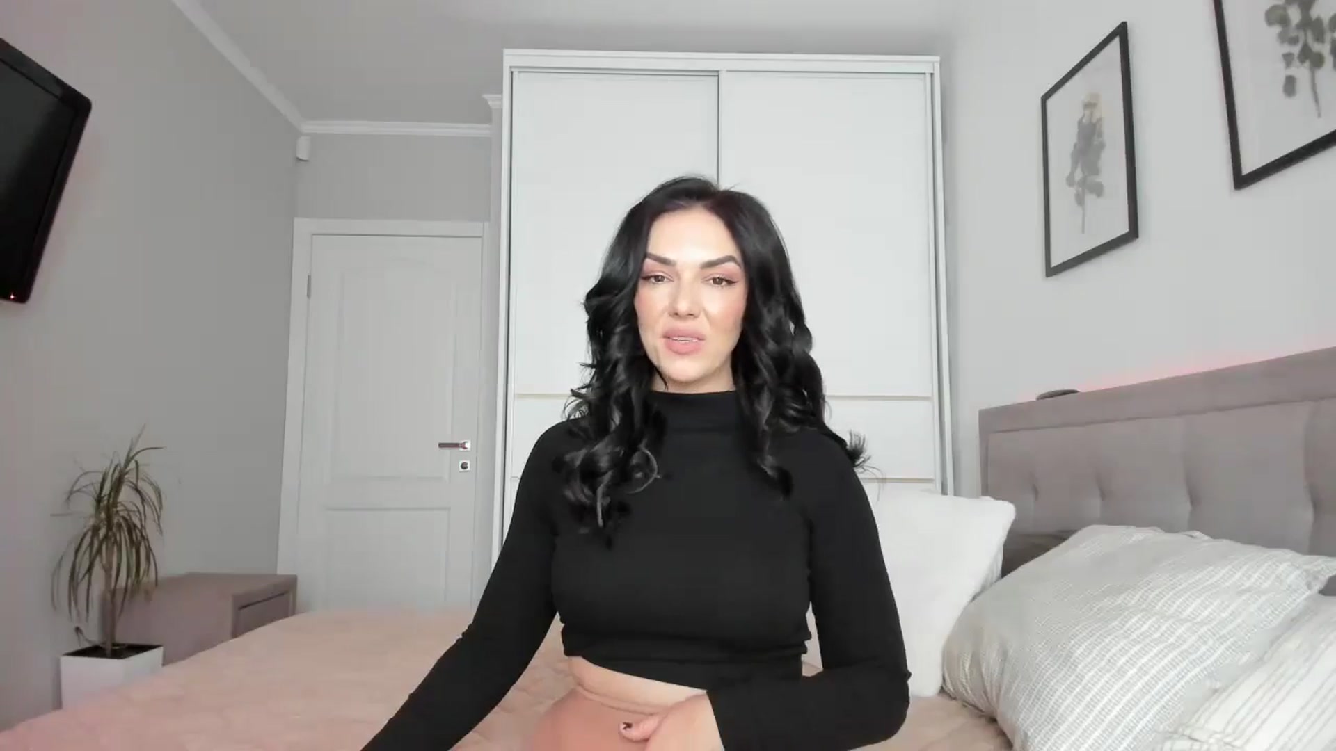 Gallery image thumbnail from MissNelly_'s myfreecams stream on, 05/24/2025, 12:32 image 2 of 20