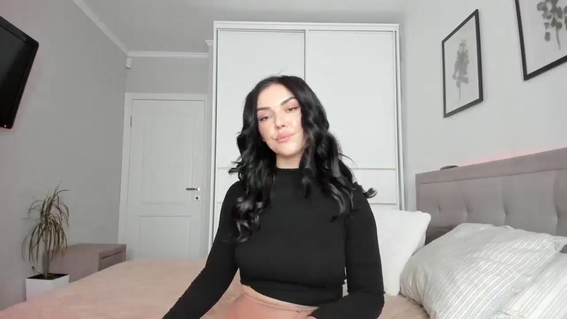 Gallery image thumbnail from MissNelly_'s myfreecams stream on, 05/24/2025, 12:32 image 4 of 20