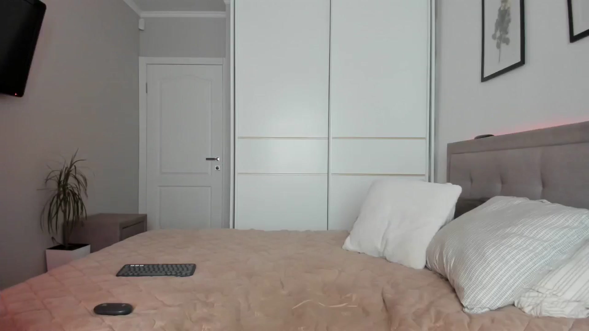 Gallery image thumbnail from MissNelly_'s myfreecams stream on, 05/24/2025, 12:32 image 11 of 20