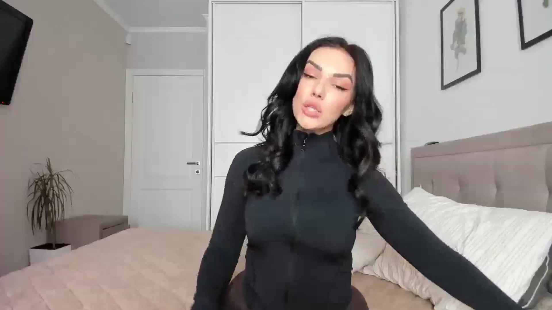 Gallery image thumbnail from MissNelly_'s myfreecams stream on, 05/25/2025, 15:20 image 12 of 20