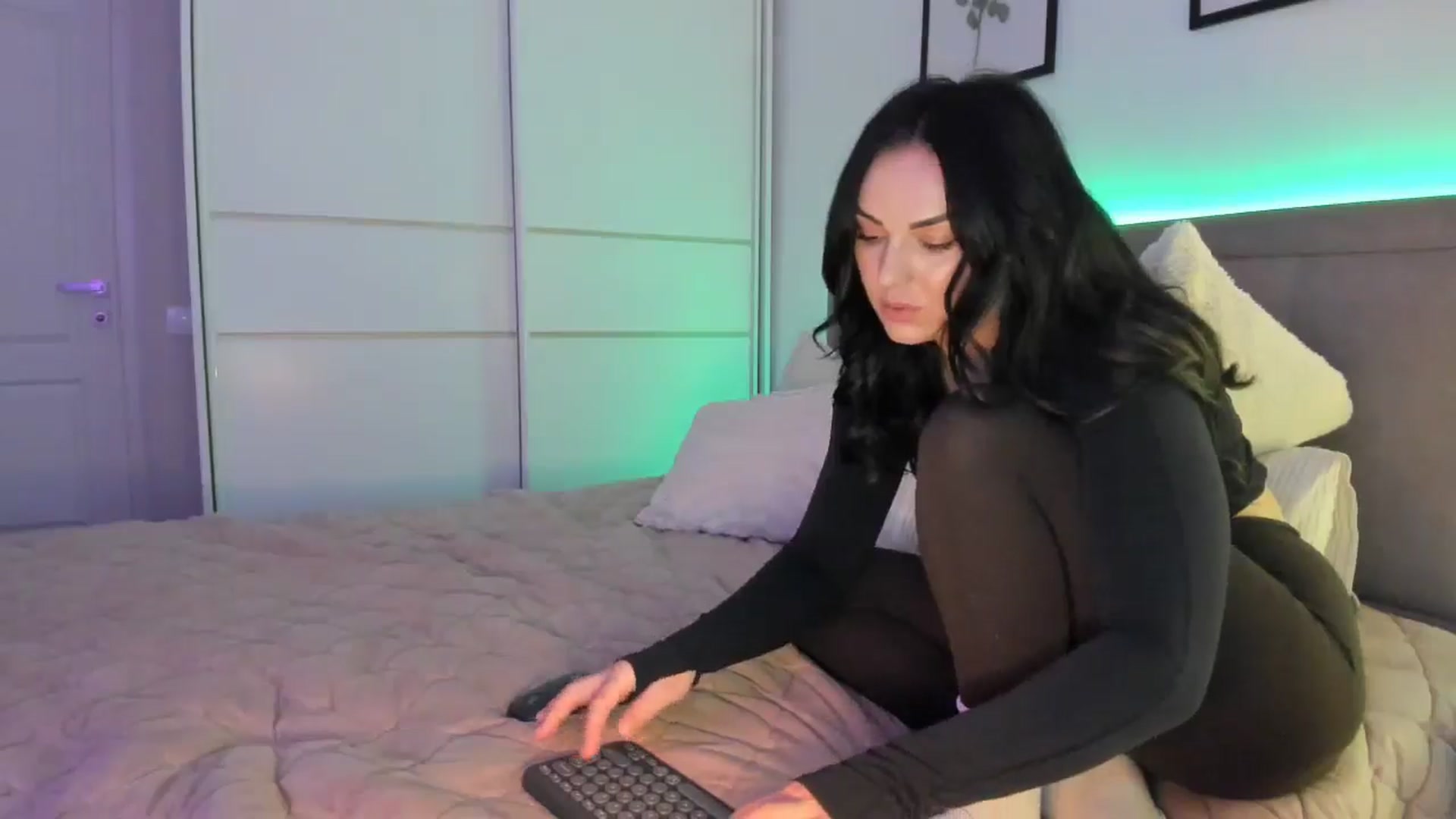 Gallery image thumbnail from MissNelly_'s myfreecams stream on, 05/28/2025, 15:09 image 17 of 20