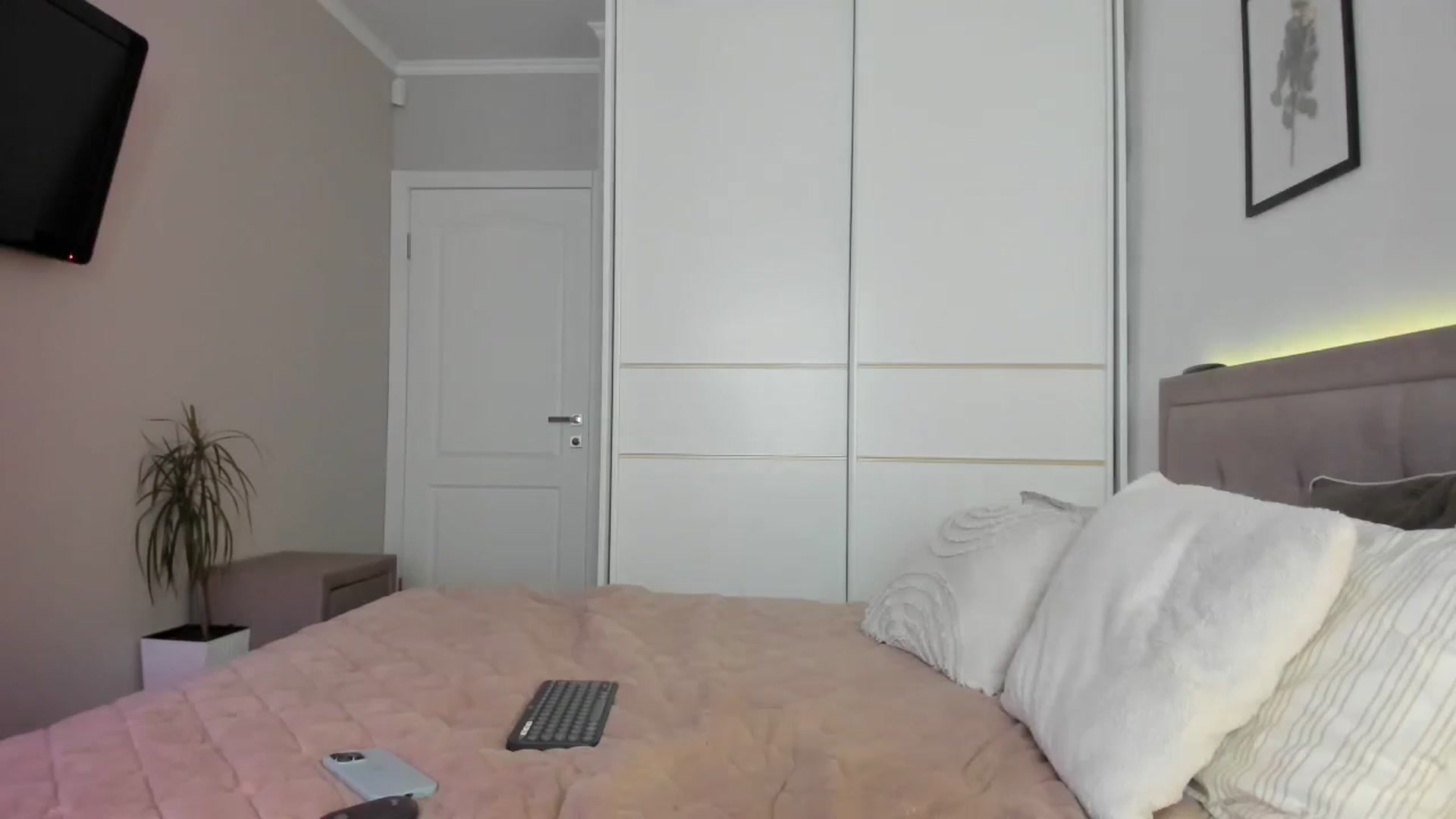 Gallery image thumbnail from MissNelly_'s myfreecams stream on, 05/28/2025, 15:09 image 7 of 20