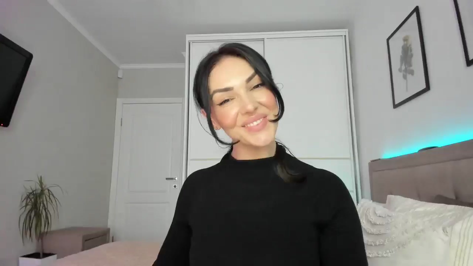 Gallery image thumbnail from MissNelly_'s myfreecams stream on, 05/29/2025, 15:21 image 15 of 20