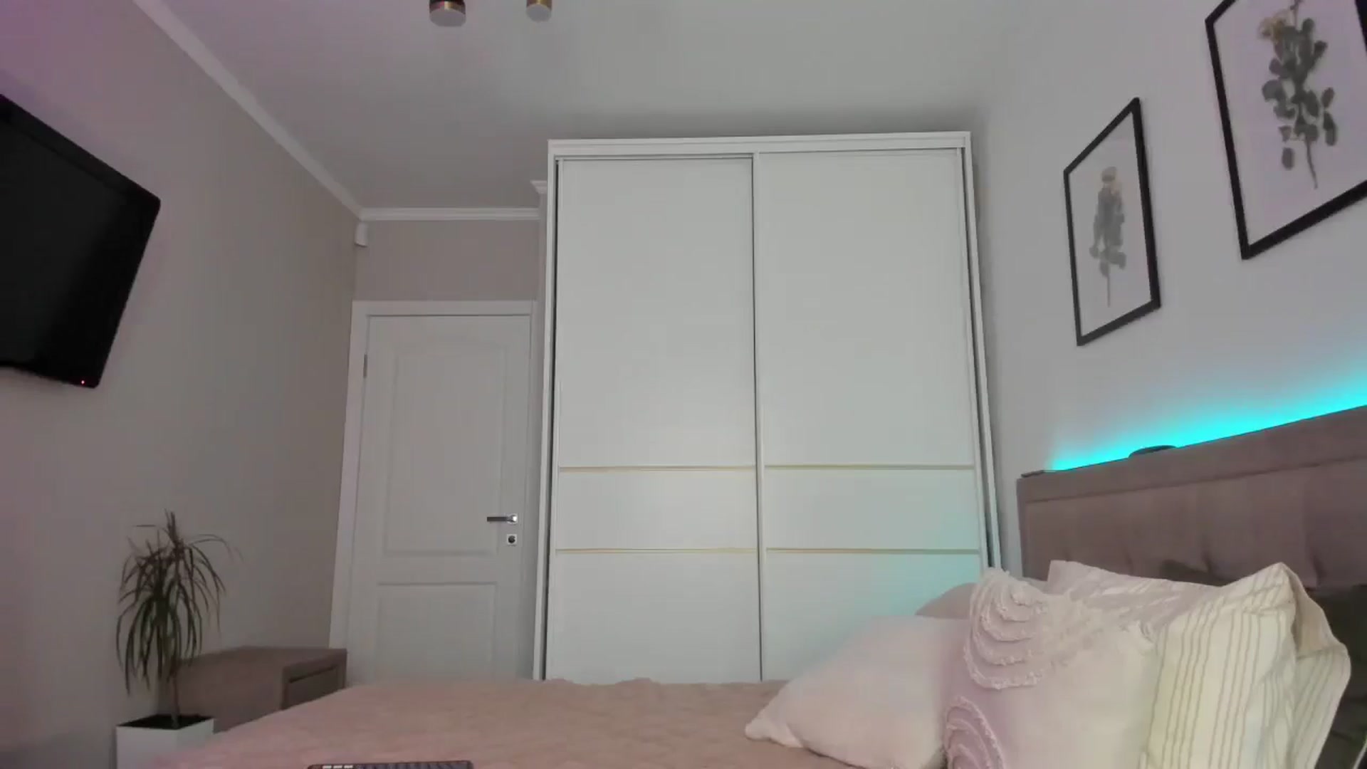 Gallery image thumbnail from MissNelly_'s myfreecams stream on, 05/29/2025, 16:04 image 5 of 20