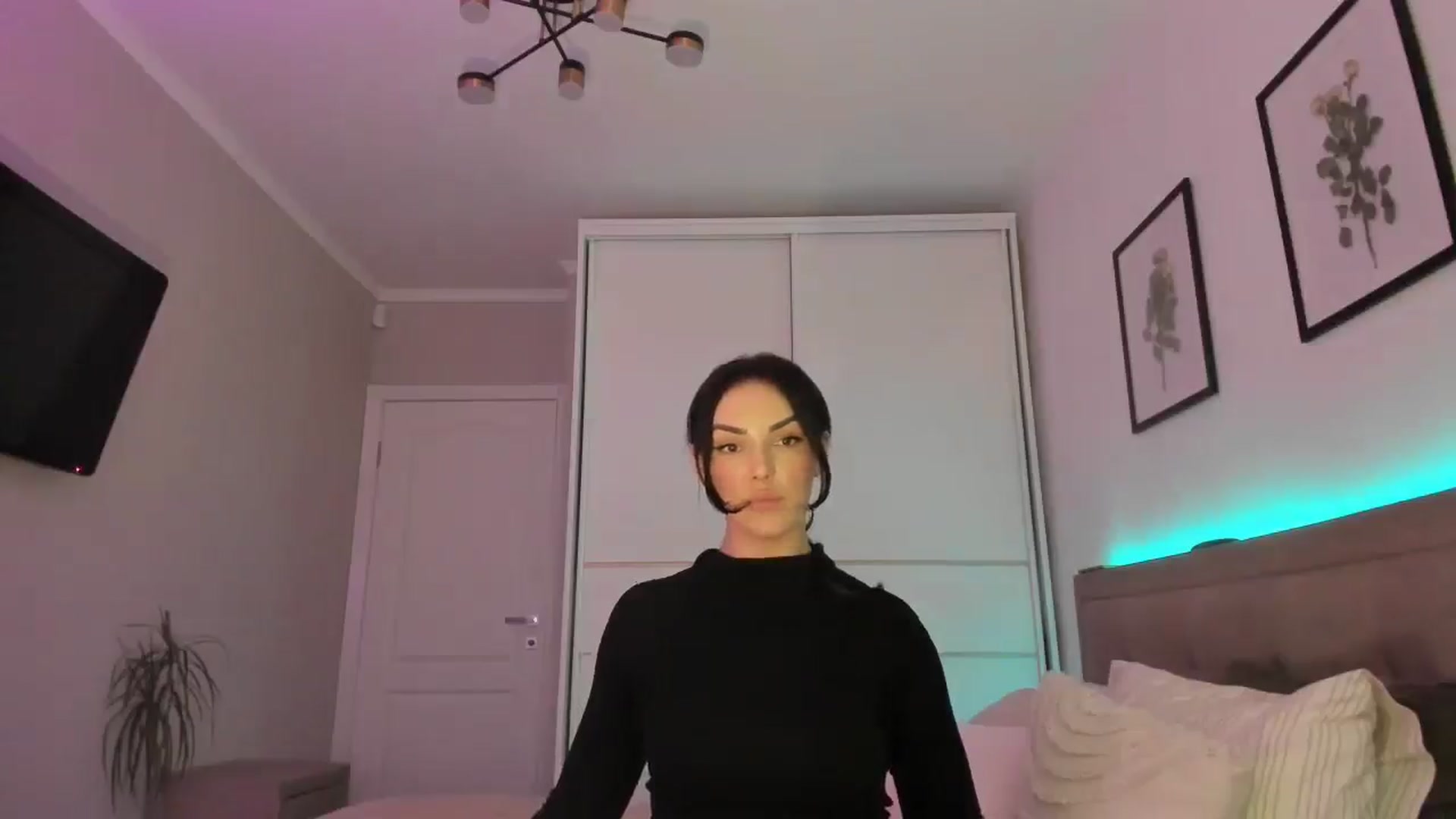 Gallery image thumbnail from MissNelly_'s myfreecams stream on, 05/29/2025, 16:04 image 9 of 20