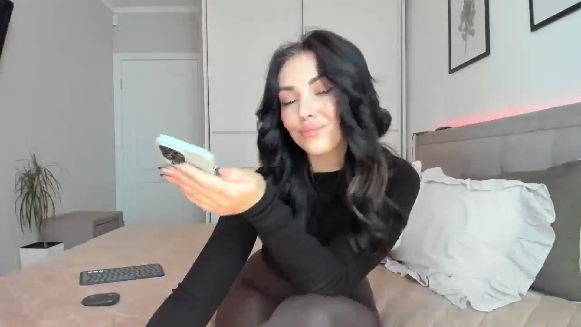 Gallery image thumbnail from MissNelly_'s myfreecams stream on, 05/31/2025, 13:28 image 12 of 20