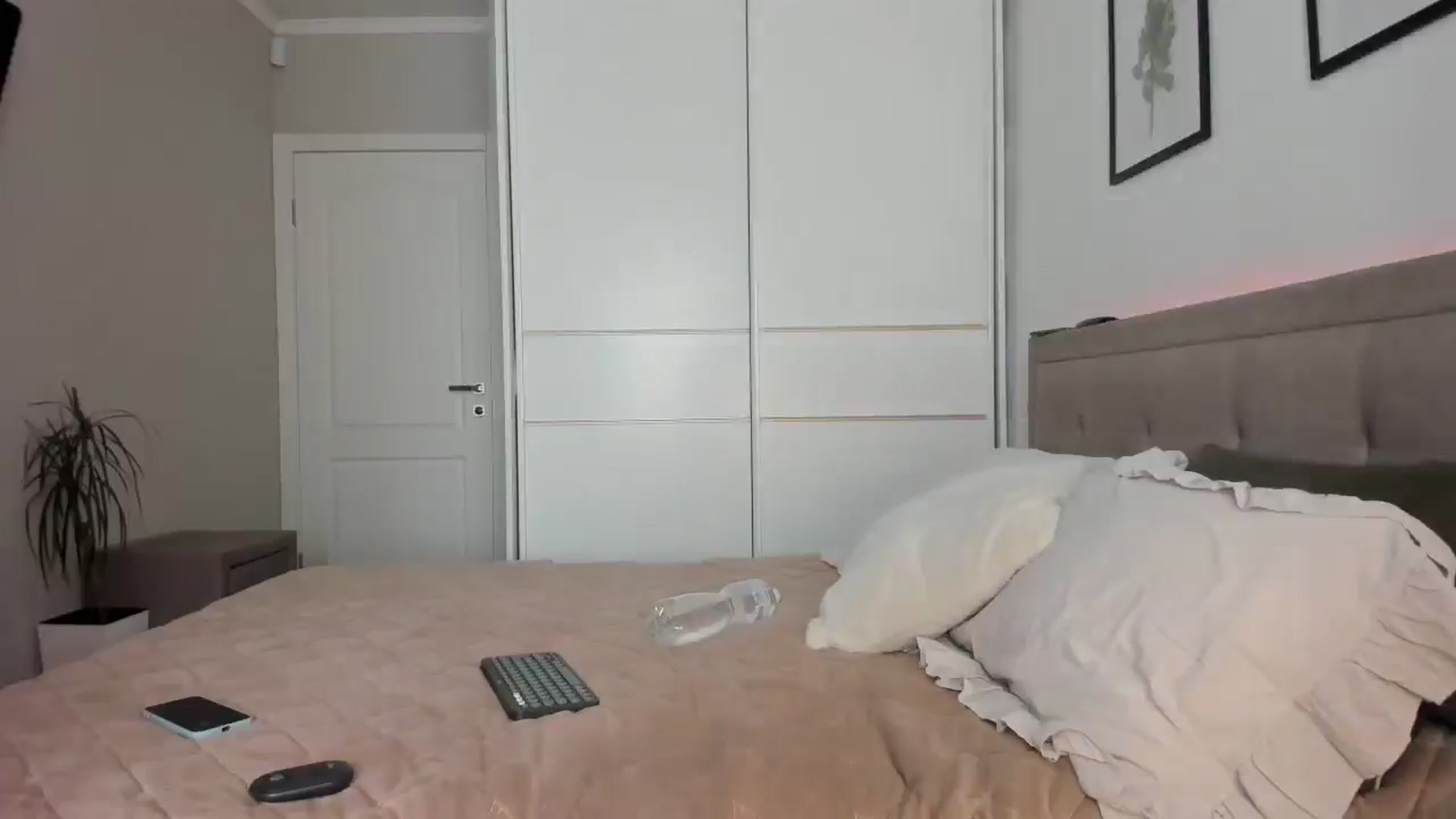 Gallery image thumbnail from MissNelly_'s myfreecams stream on, 05/31/2025, 13:28 image 5 of 20