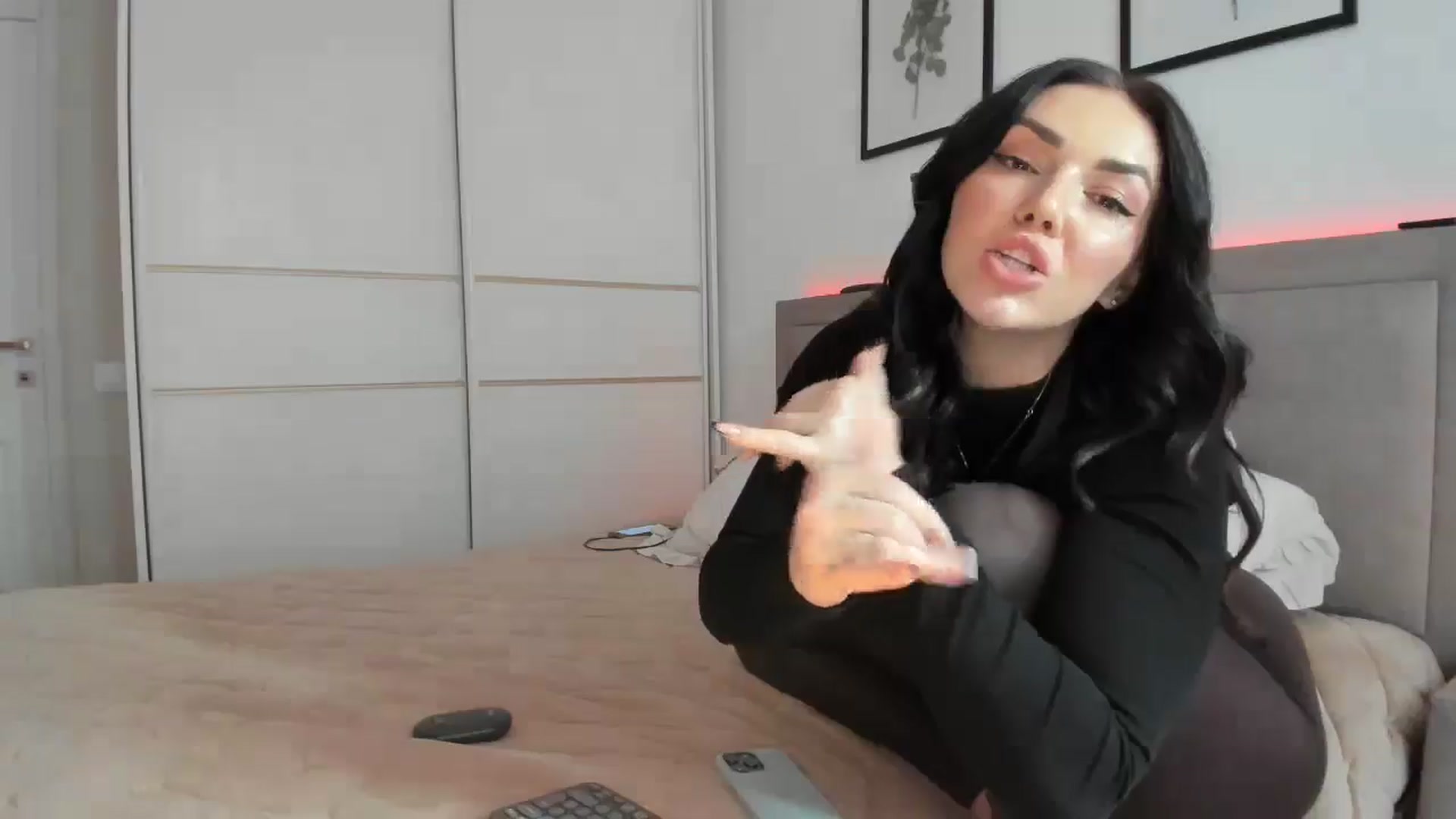 Gallery image thumbnail from MissNelly_'s myfreecams stream on, 05/31/2025, 16:15 image 12 of 20