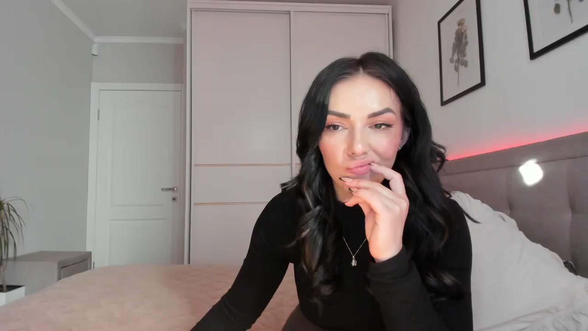 Gallery image thumbnail from MissNelly_'s myfreecams stream on, 05/31/2025, 16:15 image 16 of 20