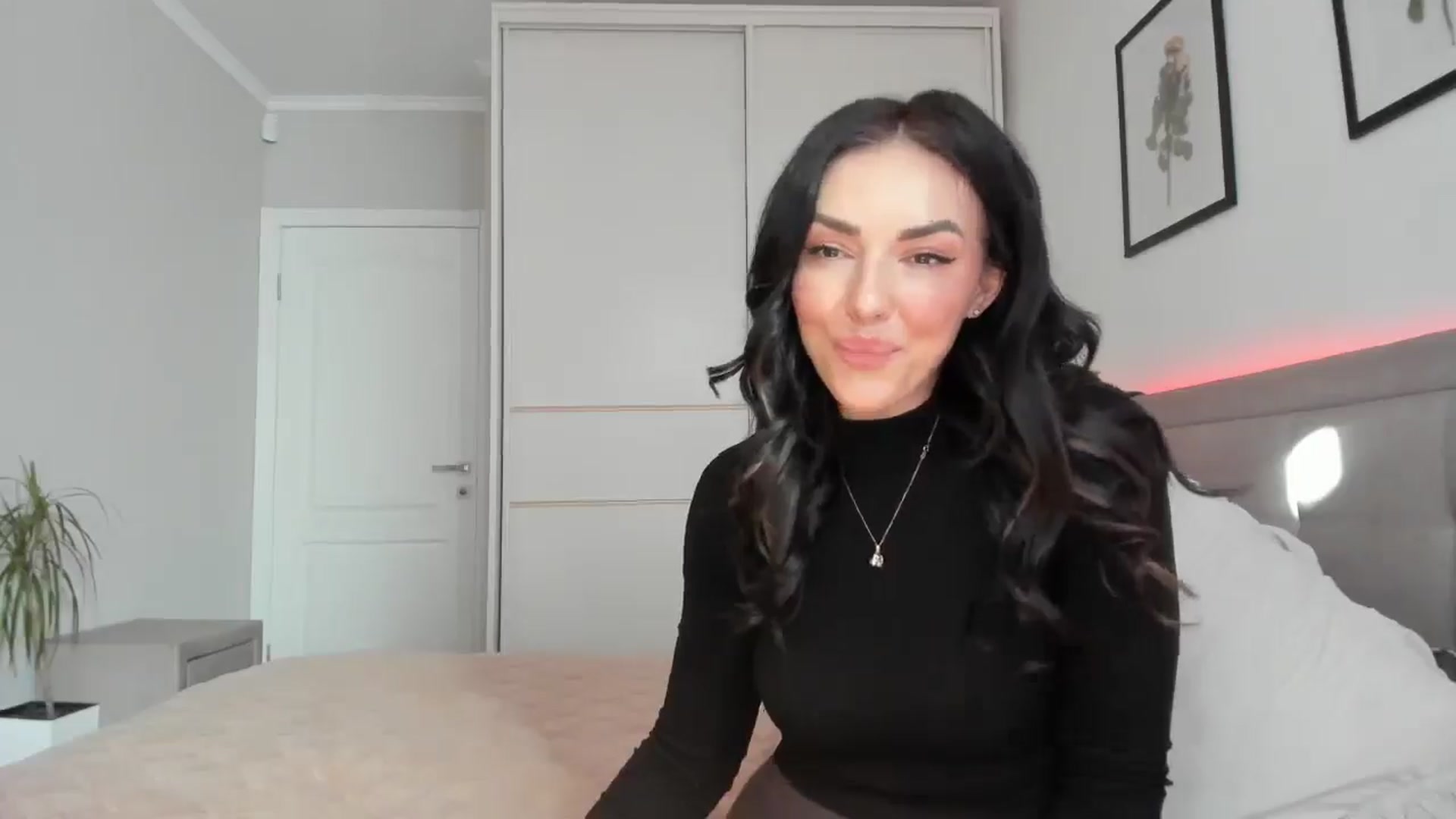 Gallery image thumbnail from MissNelly_'s myfreecams stream on, 05/31/2025, 16:15 image 14 of 20