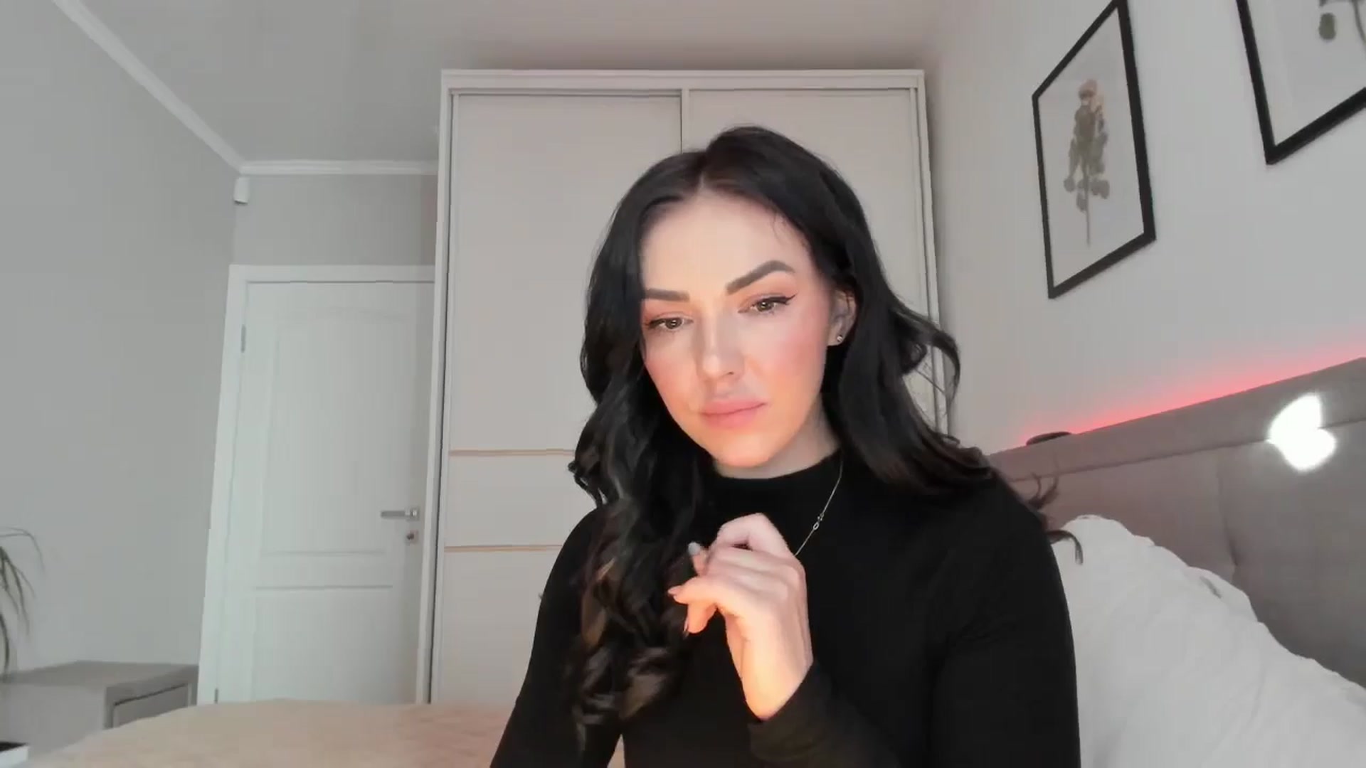 Gallery image thumbnail from MissNelly_'s myfreecams stream on, 05/31/2025, 16:15 image 17 of 20