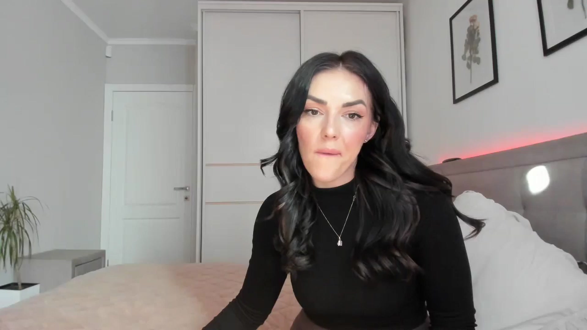Gallery image thumbnail from MissNelly_'s myfreecams stream on, 05/31/2025, 16:15 image 15 of 20