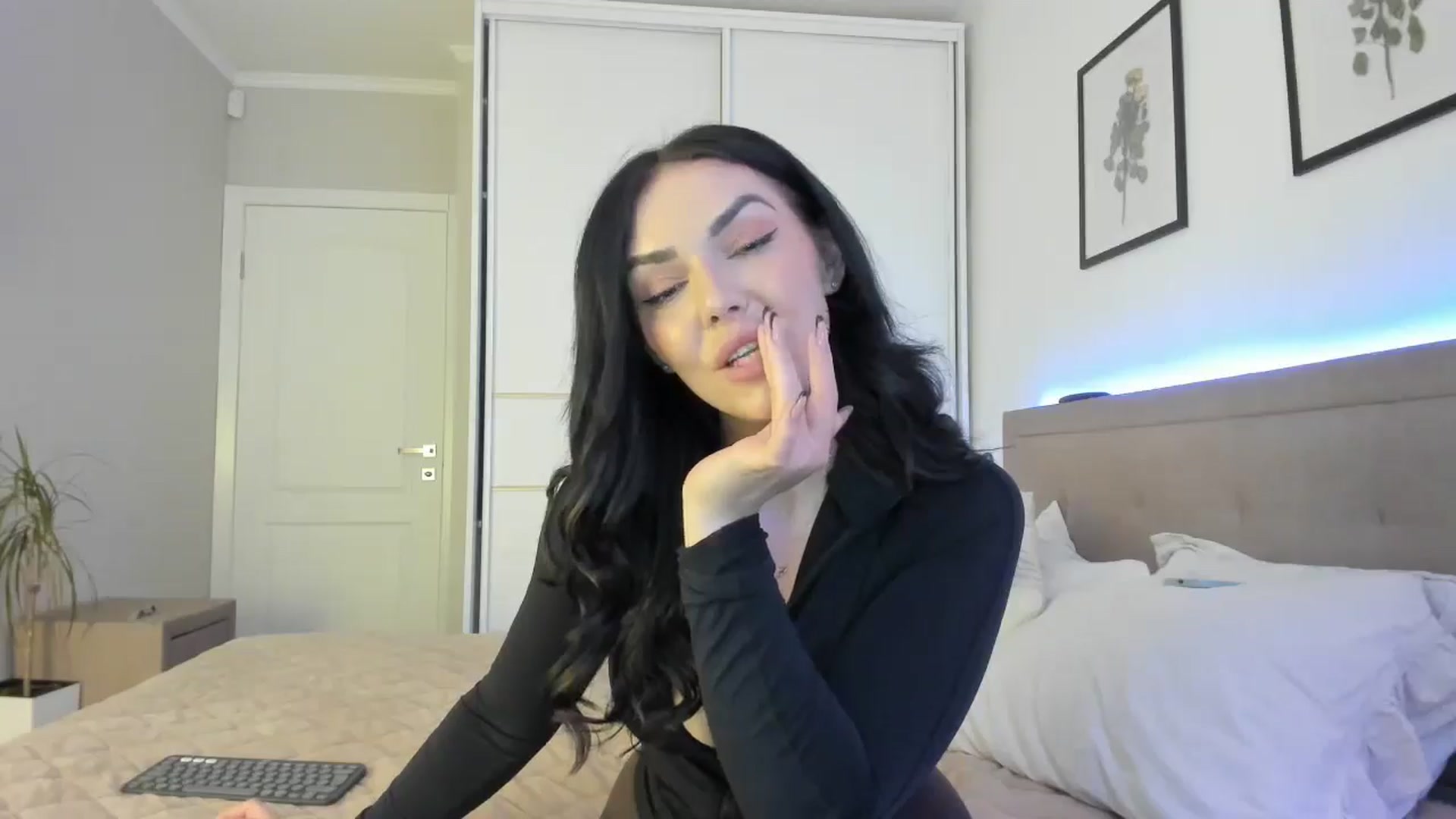 Gallery image thumbnail from MissNelly_'s myfreecams stream on, 06/06/2025, 14:06 image 20 of 20