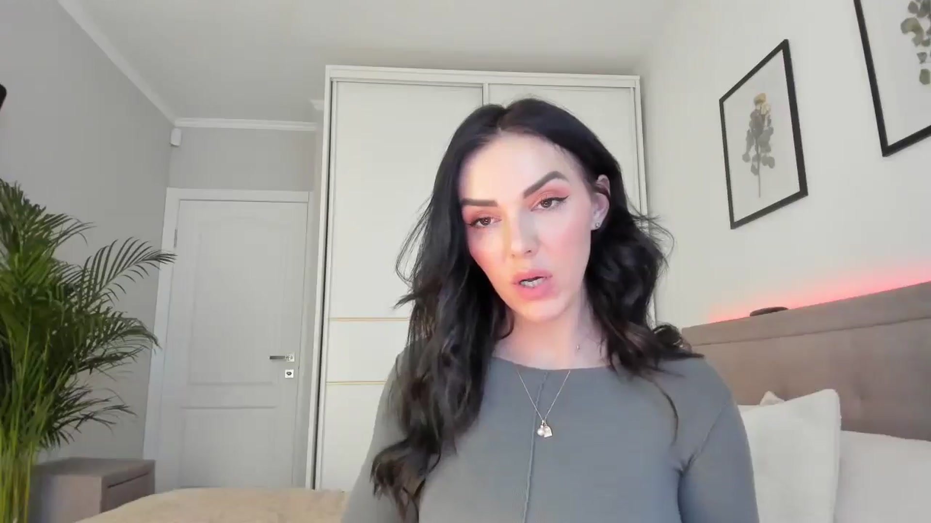 Gallery image thumbnail from MissNelly_'s myfreecams stream on, 06/11/2025, 14:42 image 12 of 20