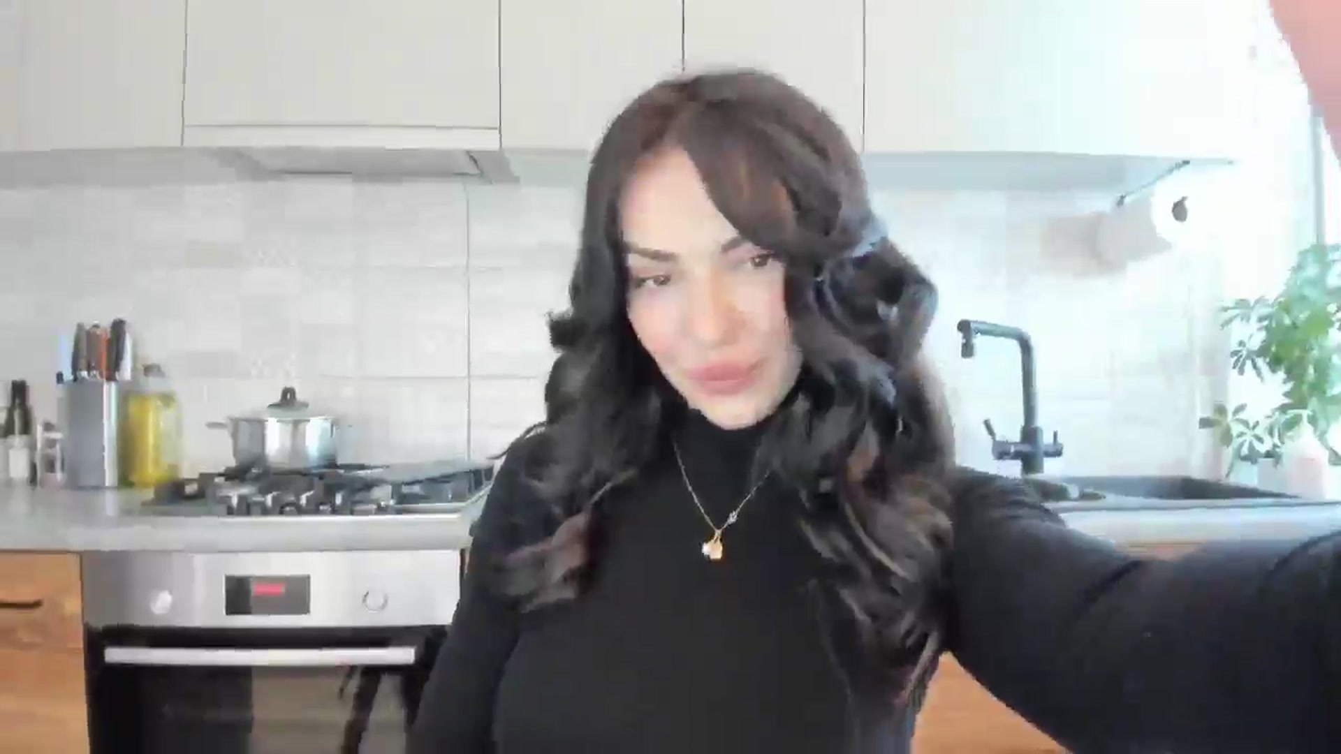 Gallery image thumbnail from MissNelly_'s myfreecams stream on, 06/15/2025, 12:37 image 6 of 20