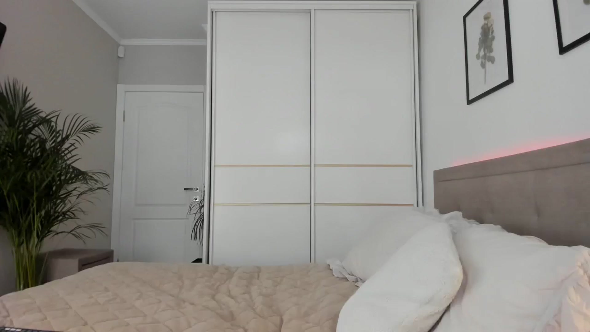 Gallery image thumbnail from MissNelly_'s myfreecams stream on, 06/28/2025, 13:42 image 5 of 20