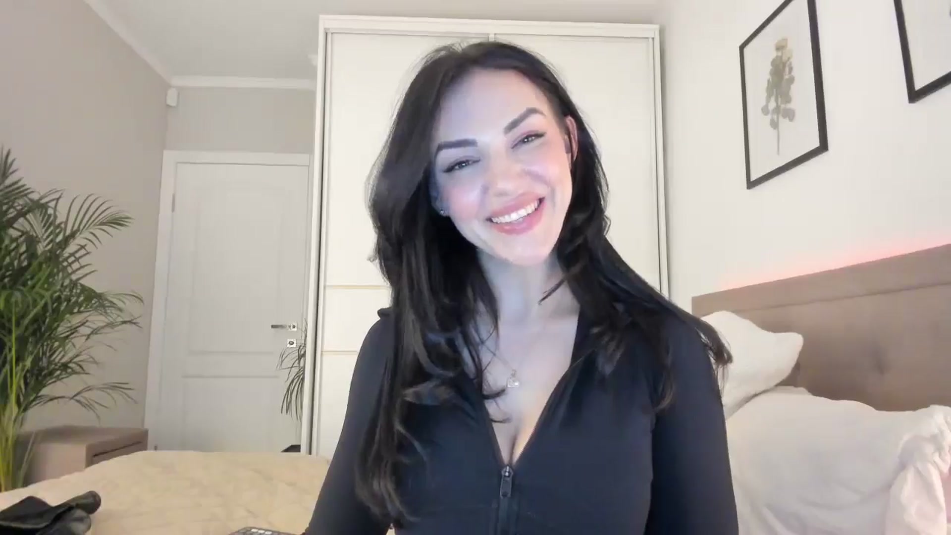 Gallery image thumbnail from MissNelly_'s myfreecams stream on, 06/28/2025, 16:52 image 15 of 20