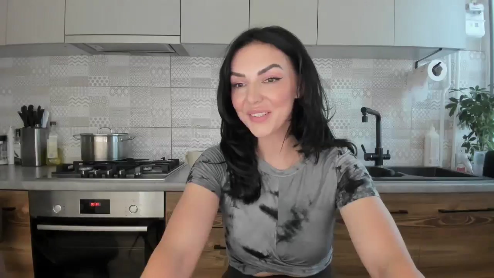 Gallery image thumbnail from MissNelly_'s myfreecams stream on, 08/14/2025, 17:21 image 7 of 20
