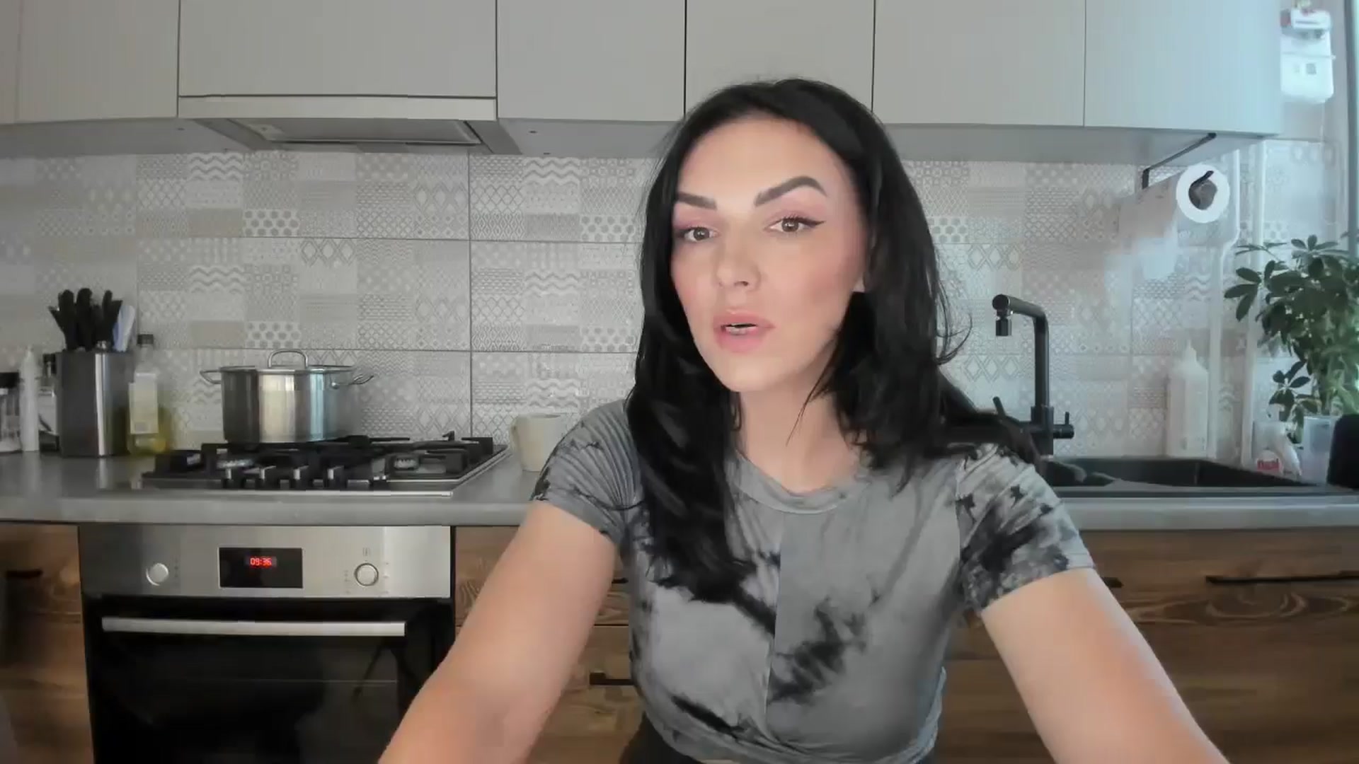 Gallery image thumbnail from MissNelly_'s myfreecams stream on, 08/14/2025, 17:21 image 8 of 20