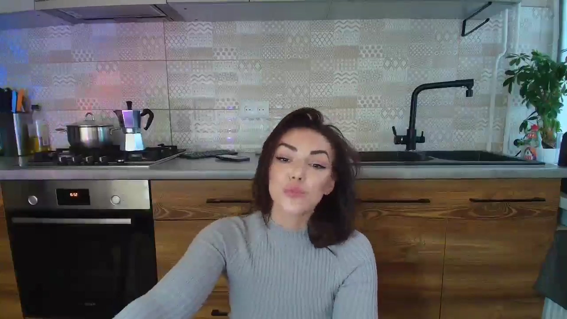 Gallery image thumbnail from MissNelly_'s myfreecams stream on, 11/12/2025, 12:38 image 5 of 20