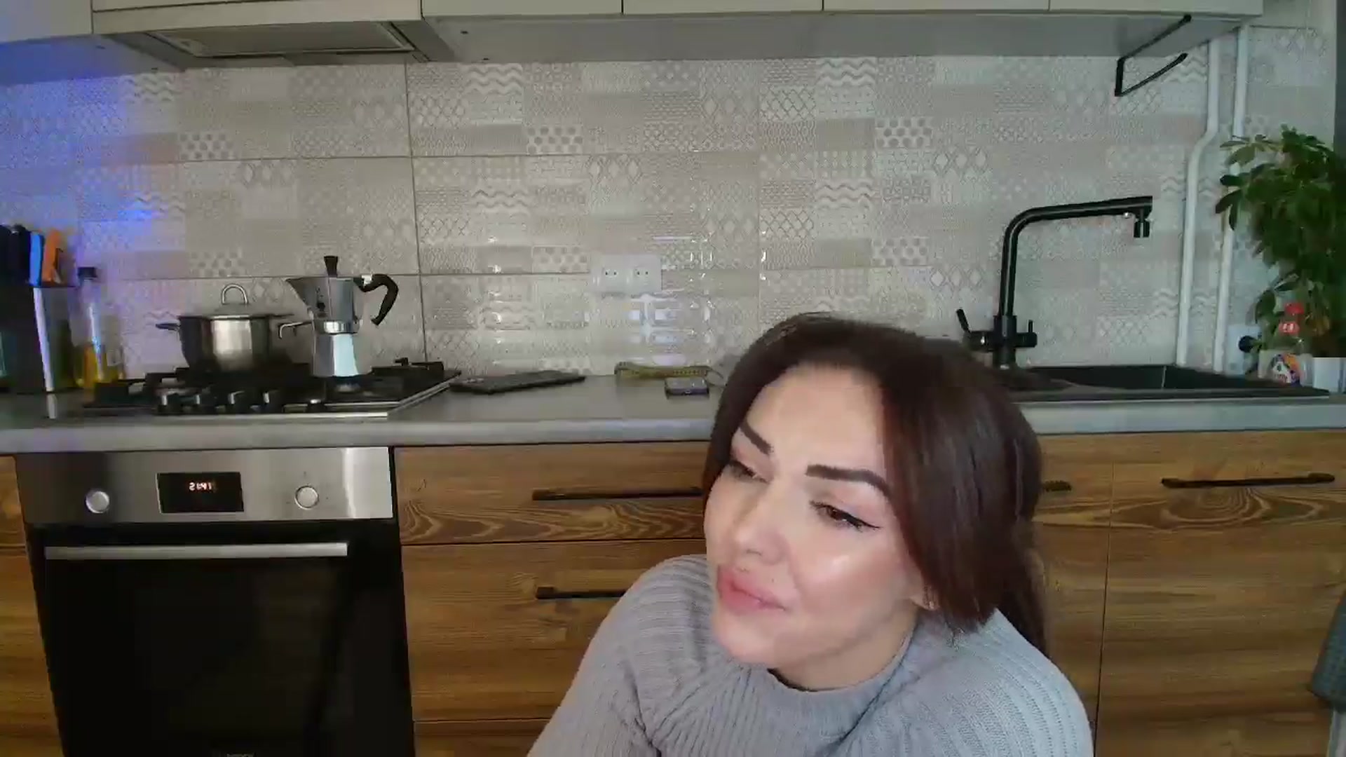 Gallery image thumbnail from MissNelly_'s myfreecams stream on, 11/12/2025, 17:34 image 6 of 20