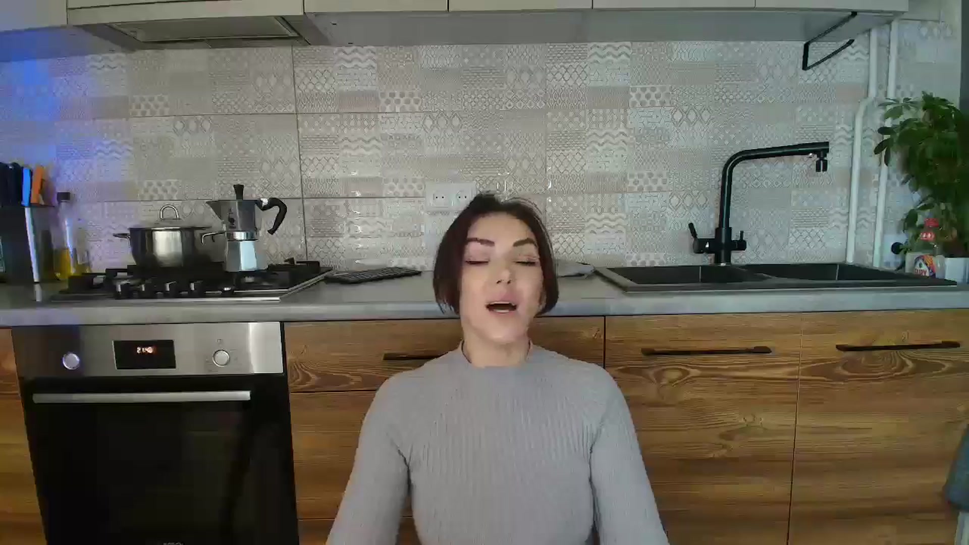 Gallery image thumbnail from MissNelly_'s myfreecams stream on, 11/12/2025, 17:34 image 13 of 20