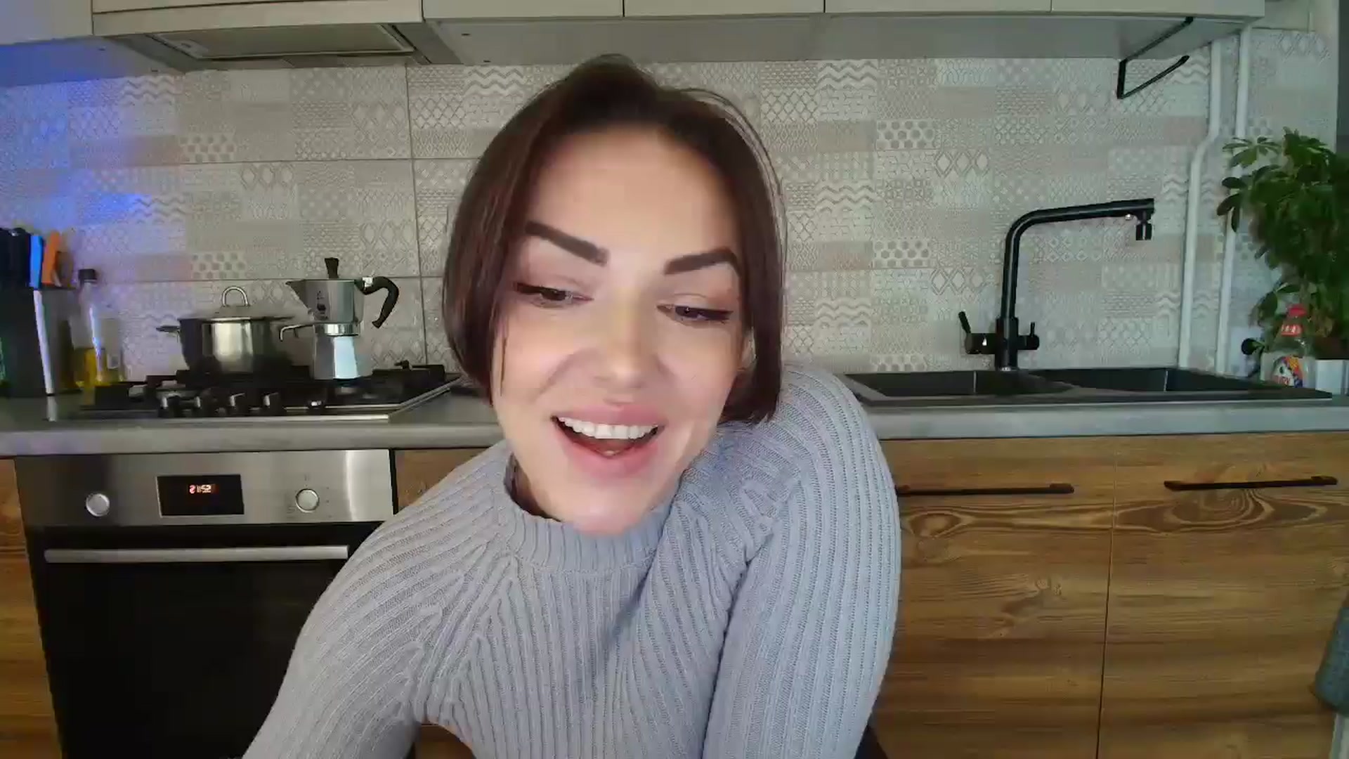Gallery image thumbnail from MissNelly_'s myfreecams stream on, 11/12/2025, 17:34 image 17 of 20