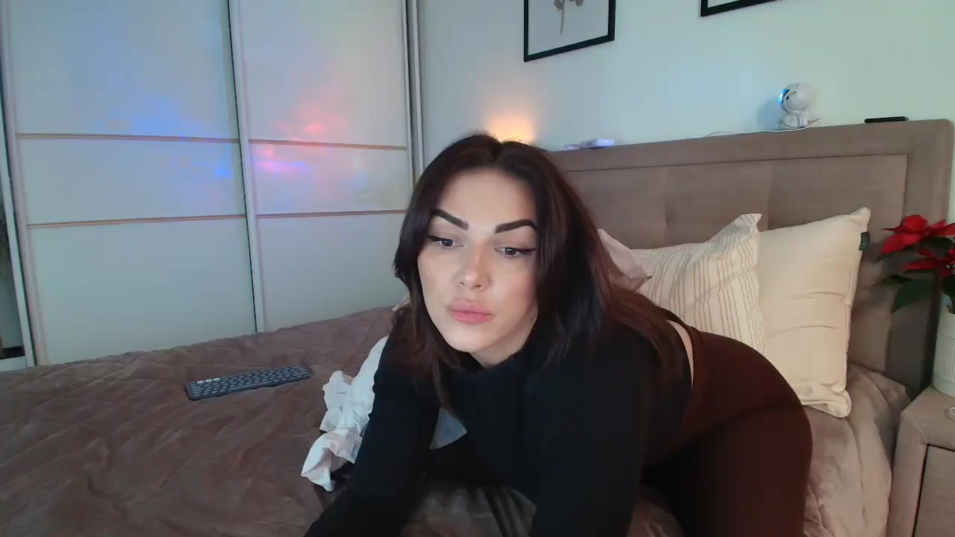 Gallery image thumbnail from MissNelly_'s myfreecams stream on, 12/15/2025, 13:28 image 13 of 20