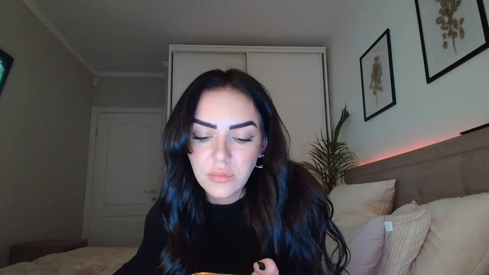 Gallery image thumbnail from MissNelly_'s myfreecams stream on, 04/21/2026, 15:37 image 18 of 20