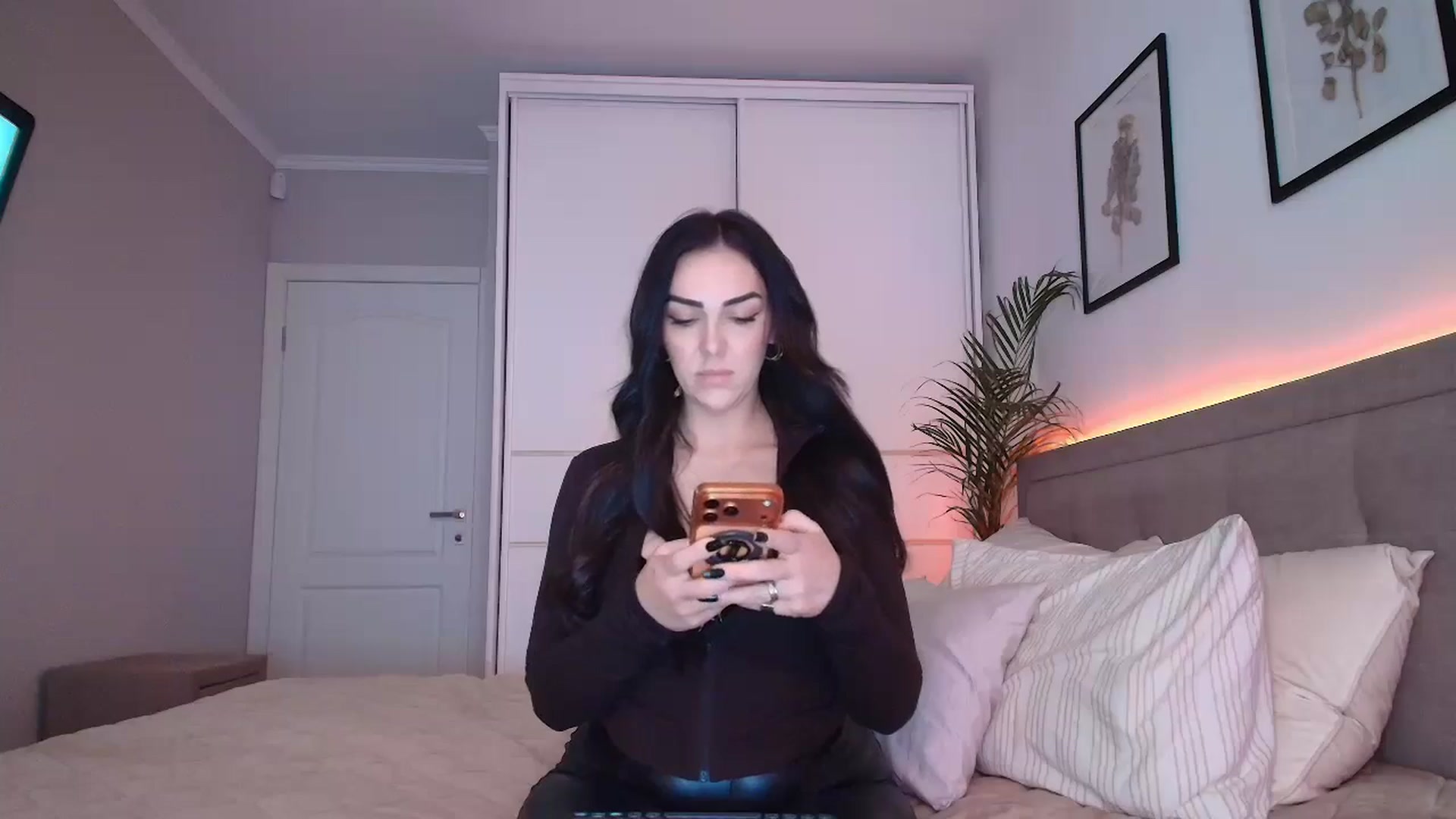 Gallery image thumbnail from MissNelly_'s myfreecams stream on, 04/25/2026, 15:59 image 4 of 20