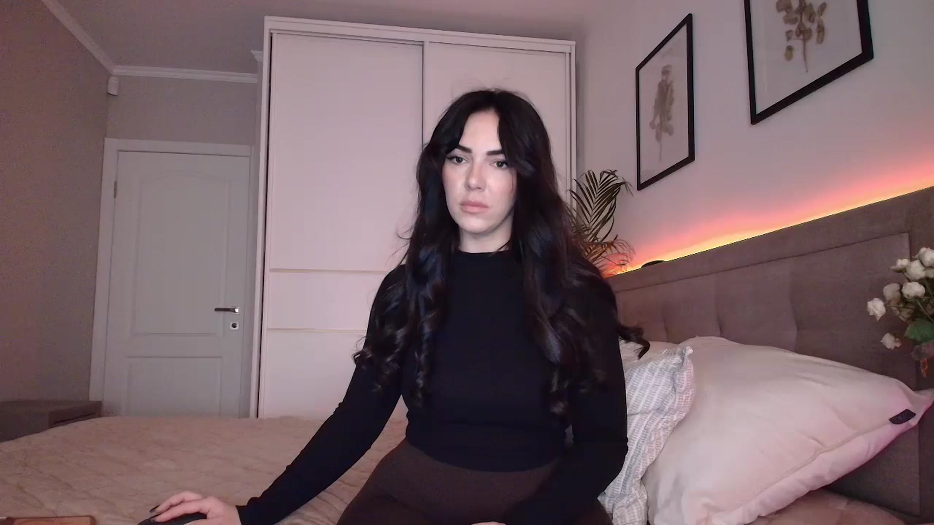 Gallery image thumbnail from MissNelly_'s myfreecams stream on, 04/26/2026, 15:40 image 6 of 20
