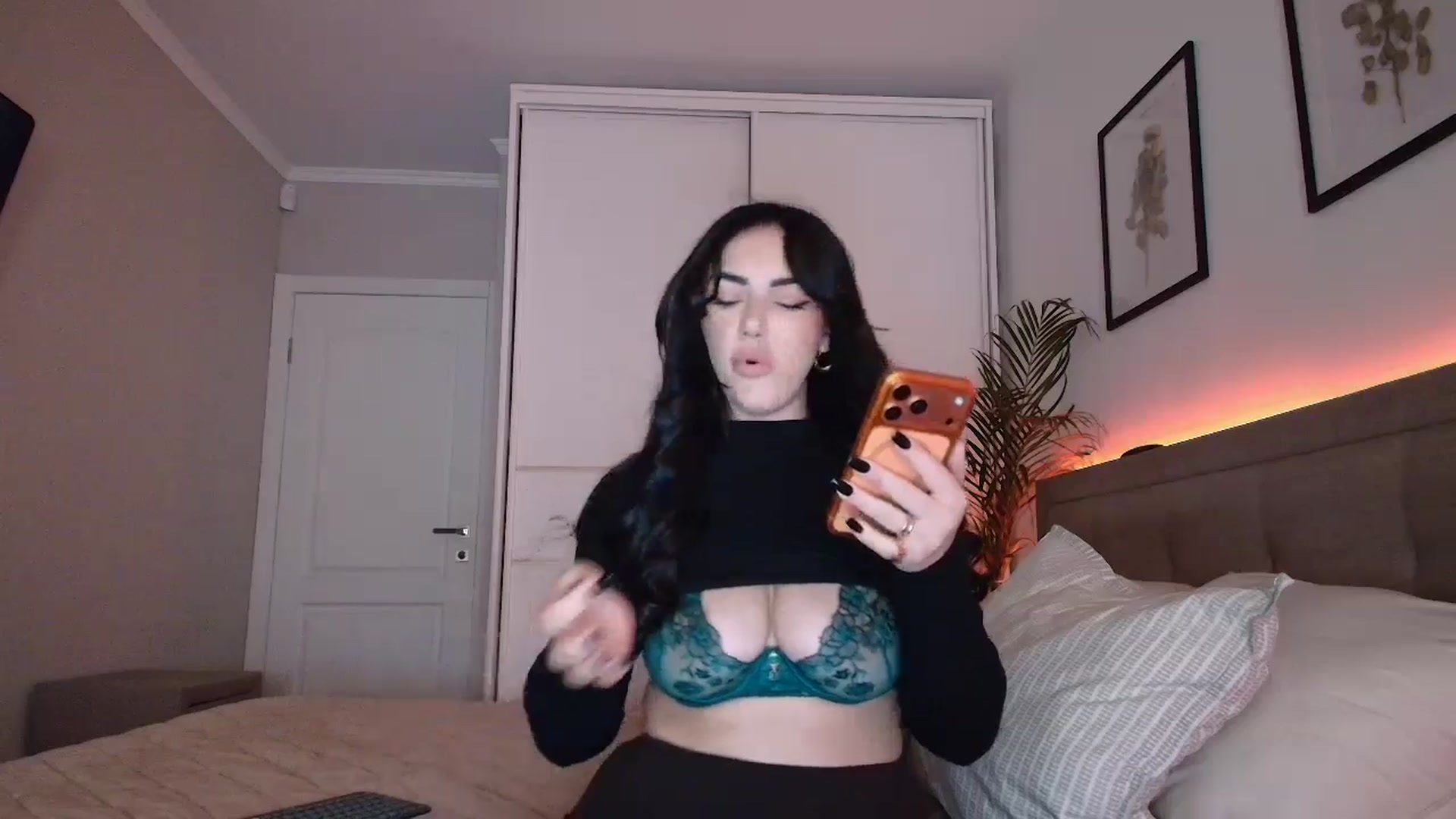 Gallery image thumbnail from MissNelly_'s myfreecams stream on, 04/26/2026, 15:40 image 4 of 20