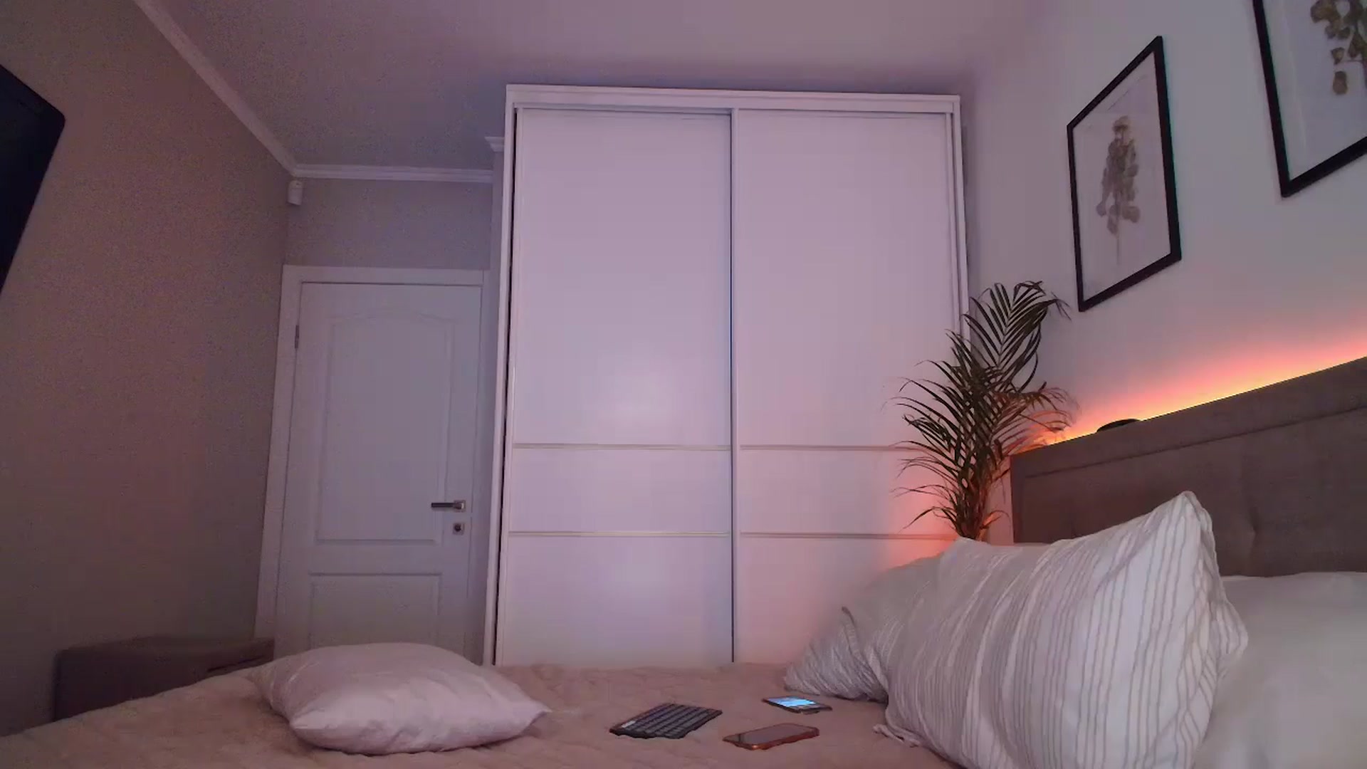 Gallery image thumbnail from MissNelly_'s myfreecams stream on, 04/26/2026, 15:40 image 17 of 20