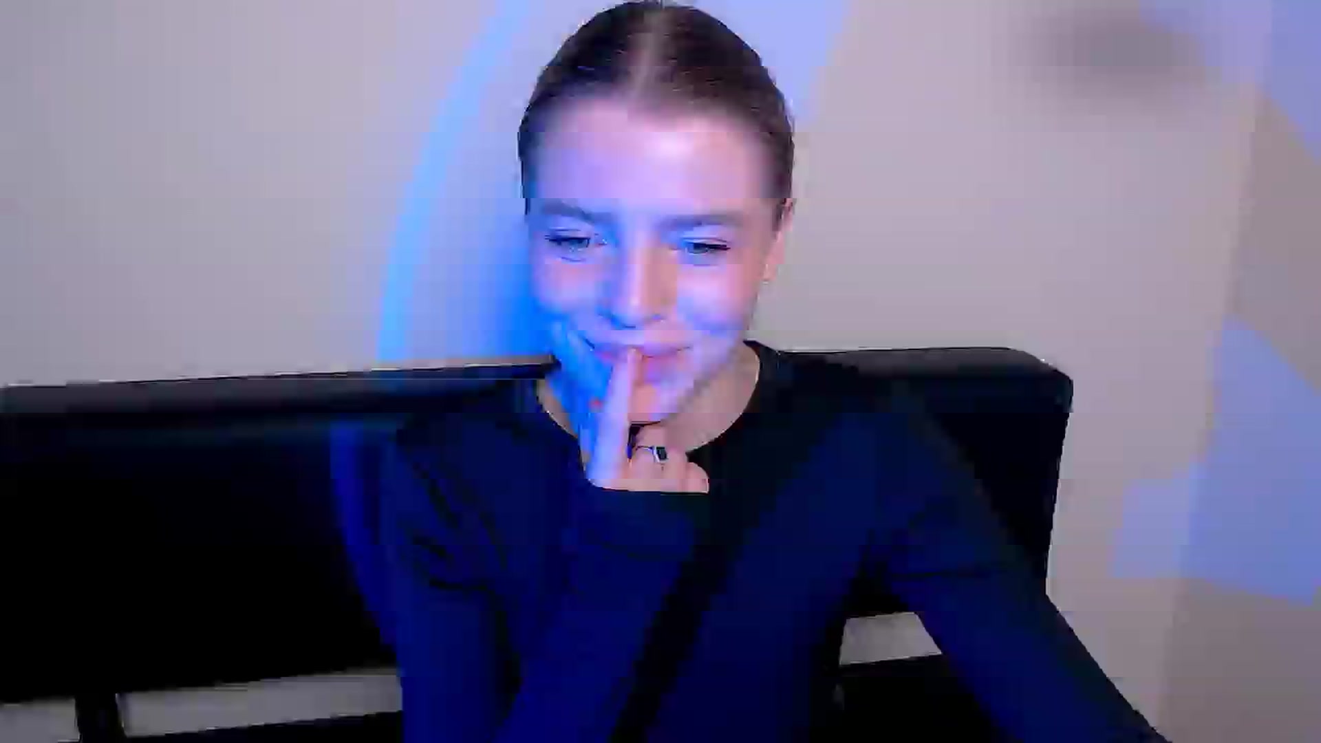 Gallery image thumbnail from MissOli_'s myfreecams stream on, 12/20/2025, 11:36 image 6 of 20